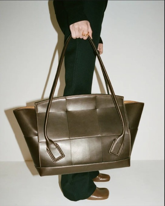 Daniel Lee quit! Hurry up and buy Bottega Veneta replica bags! (2022 Updated)-Best Quality Fake designer Bag Review, Replica designer bag ru Daniel Lee quit! Hurry up and buy Bottega Veneta replica bags! (2022 Updated)-Best Quality Fake designer Bag Review, Replica designer bag ru