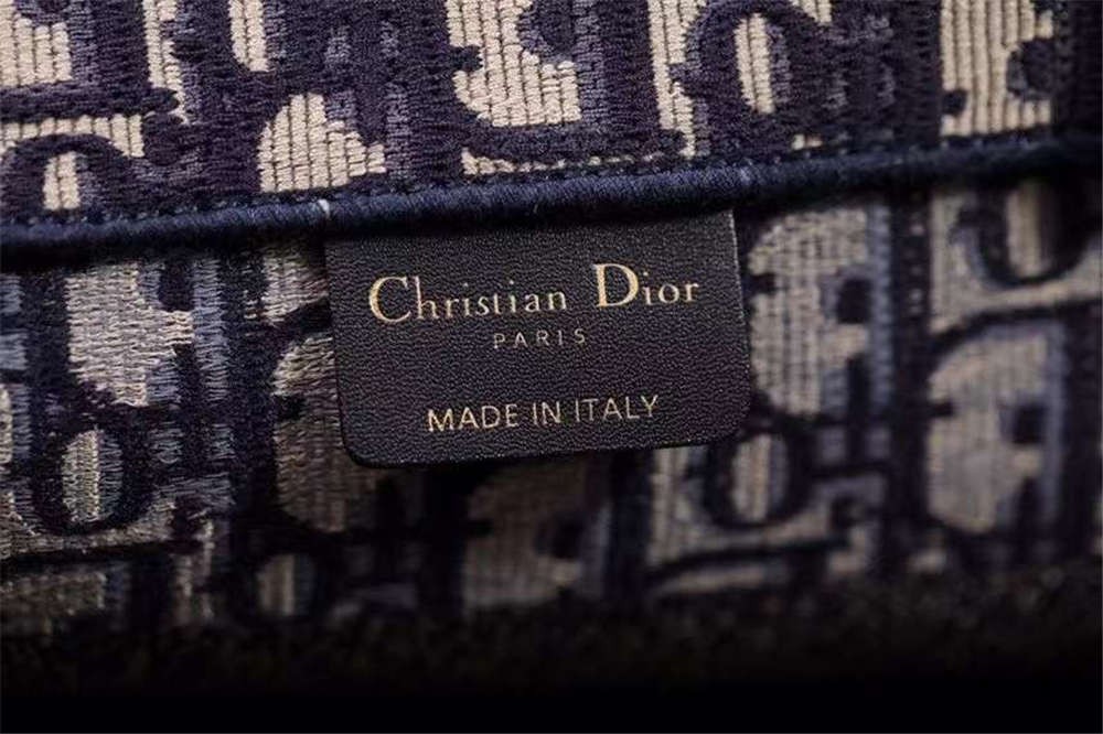 Dior Book Tote Small Top Replica Bags 36.5cm Details (2022 Latest)-Best Quality Fake designer Bag Review, Replica designer bag ru Dior Book Tote Small Top Replica Bags 36.5cm Details (2022 Latest)-Best Quality Fake designer Bag Review, Replica designer bag ru