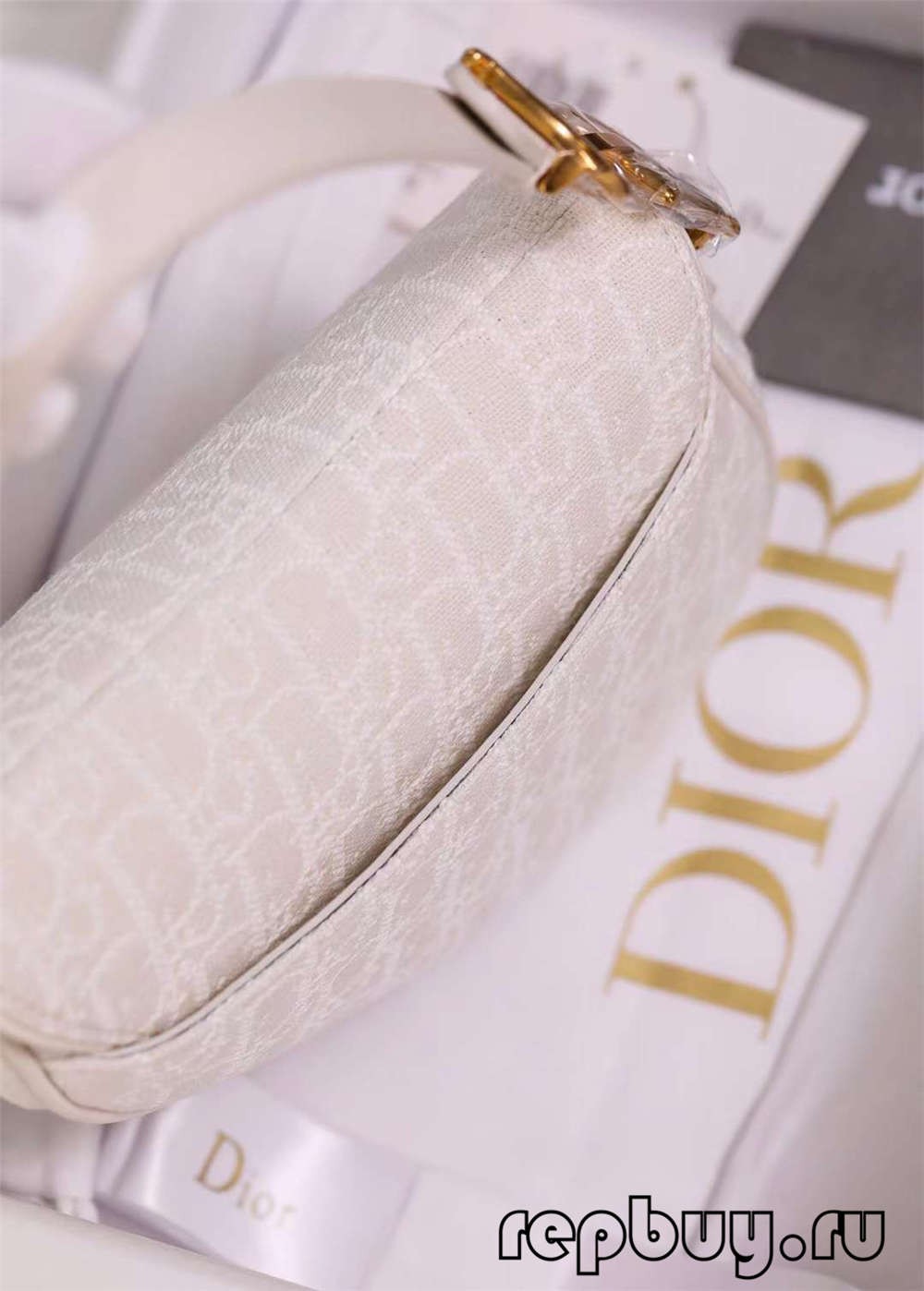 Dior Top Replica Bags White Saddle Bag 21cm Small Craft Details (2022 Latest)-Best Quality Fake designer Bag Review, Replica designer bag ru Dior Top Replica Bags White Saddle Bag 21cm Small Craft Details (2022 Latest)-Best Quality Fake designer Bag Review, Replica designer bag ru