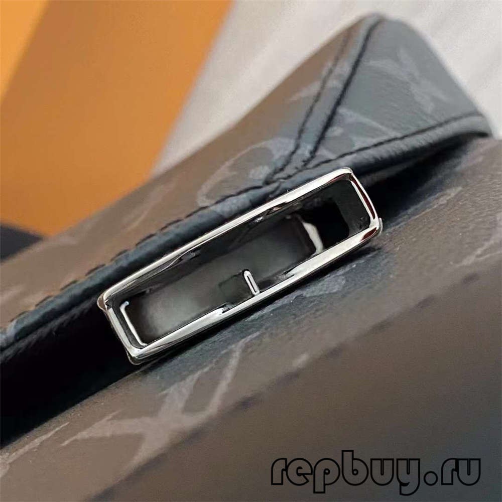 Louis Vuitton M40511 Voyager Traveler Men’s Top Replica Messenger Bag Fabric and hardware details (2022 Updated)-Best Quality Fake designer Bag Review, Replica designer bag ru Louis Vuitton M40511 Voyager Traveler Men’s Top Replica Messenger Bag Fabric and hardware details (2022 Updated)-Best Quality Fake designer Bag Review, Replica designer bag ru