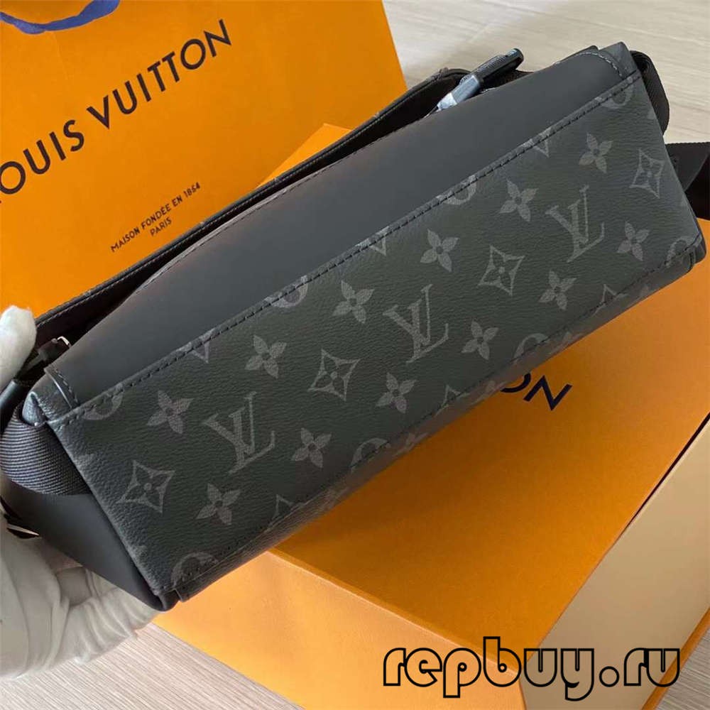 Louis Vuitton M40511 Voyager Traveler Men’s Top Replica Messenger Bag (2022 Latest)-Best Quality Fake designer Bag Review, Replica designer bag ru