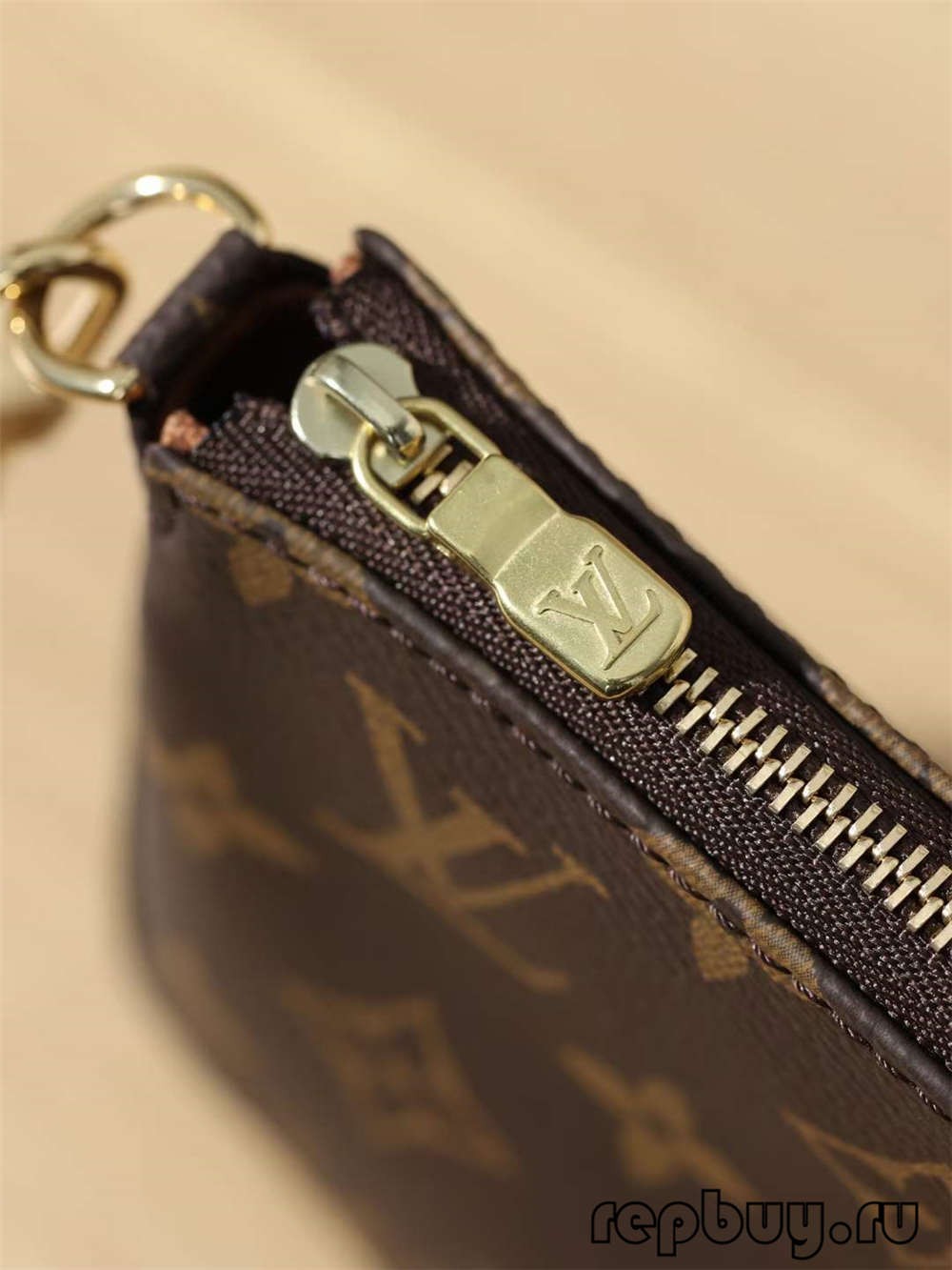 Louis Vuitton M40712 Pochette Accessoires top replica handbags Closure Logo and hardware details (2022 Special)-Best Quality Fake designer Bag Review, Replica designer bag ru Louis Vuitton M40712 Pochette Accessoires top replica handbags Closure Logo and hardware details (2022 Special)-Best Quality Fake designer Bag Review, Replica designer bag ru