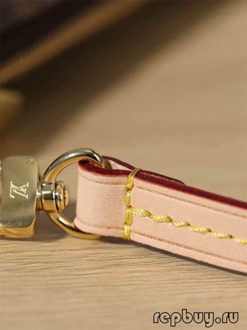 Louis Vuitton M40712 Pochette Accessoires top replica handbags Closure Logo and hardware details (2022 Special)-Best Quality Fake designer Bag Review, Replica designer bag ru Louis Vuitton M40712 Pochette Accessoires top replica handbags Closure Logo and hardware details (2022 Special)-Best Quality Fake designer Bag Review, Replica designer bag ru