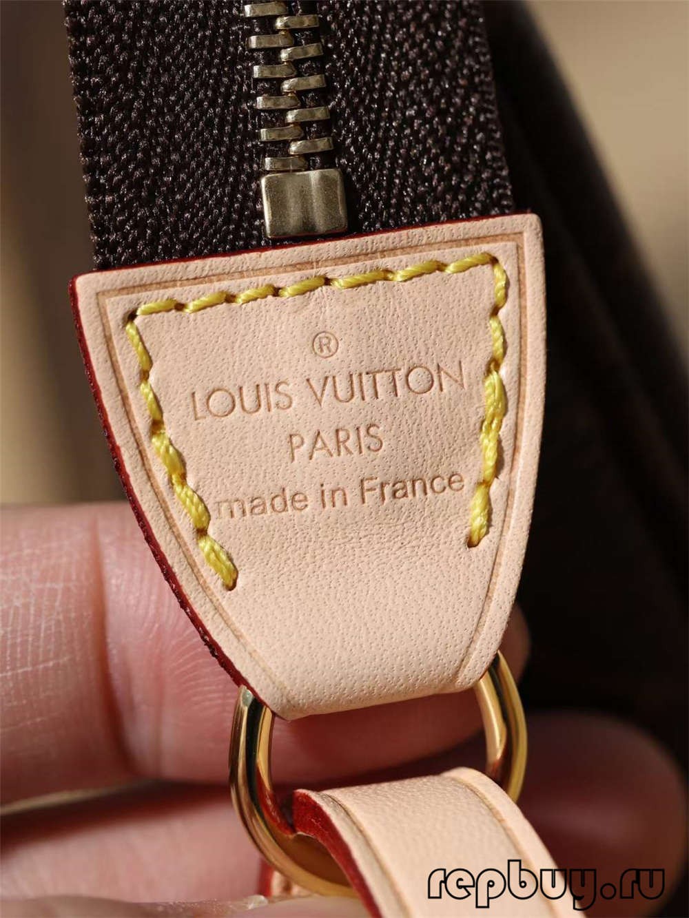 Louis Vuitton M40712 Pochette Accessoires top replica handbags Closure Logo and hardware details (2022 Special)-Best Quality Fake designer Bag Review, Replica designer bag ru Louis Vuitton M40712 Pochette Accessoires top replica handbags Closure Logo and hardware details (2022 Special)-Best Quality Fake designer Bag Review, Replica designer bag ru
