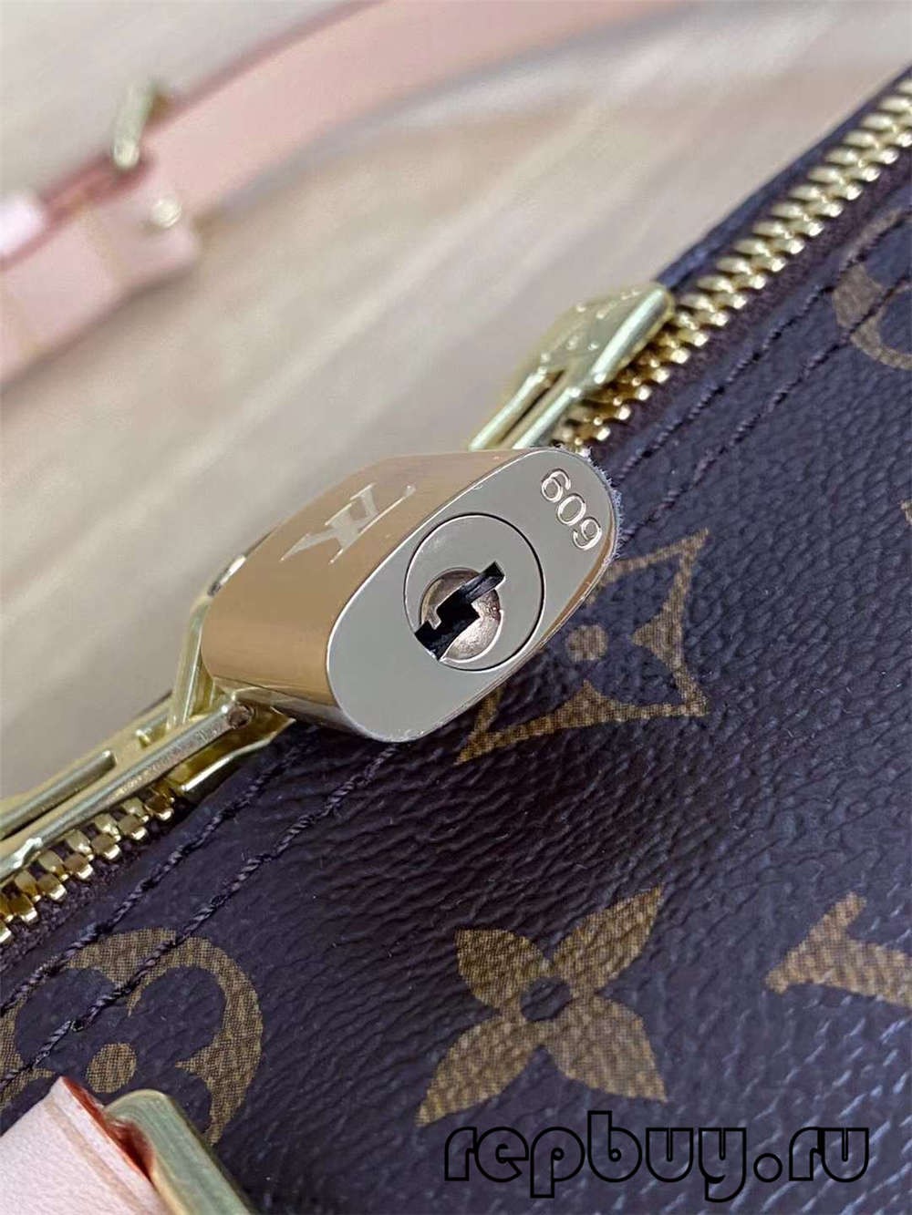 Louis Vuitton M41113 Speed 25 Top Replica Handbags Hardware Details (2022 Updated)-Best Quality Fake designer Bag Review, Replica designer bag ru Louis Vuitton M41113 Speed 25 Top Replica Handbags Hardware Details (2022 Updated)-Best Quality Fake designer Bag Review, Replica designer bag ru