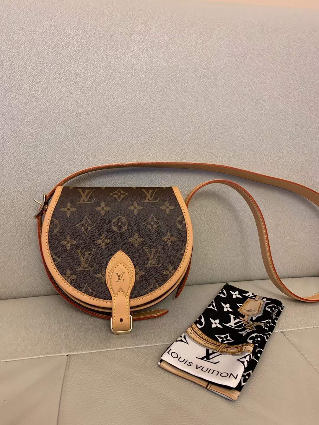Louis Vuitton M44860 Tambourin Top Replica Handbags Customer’s photo (2022 Special)-Best Quality Fake designer Bag Review, Replica designer bag ru Louis Vuitton M44860 Tambourin Top Replica Handbags Customer’s photo (2022 Special)-Best Quality Fake designer Bag Review, Replica designer bag ru