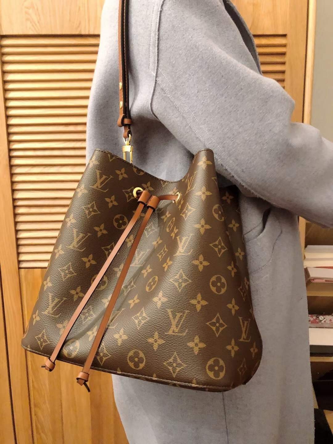 Louis Vuitton M44887 NÉONOÉ Top Replica Handbag Carrying Effect (2022 Latest)-Best Quality Fake designer Bag Review, Replica designer bag ru Louis Vuitton M44887 NÉONOÉ Top Replica Handbag Carrying Effect (2022 Latest)-Best Quality Fake designer Bag Review, Replica designer bag ru