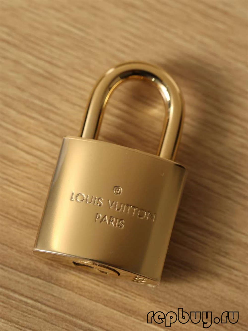 Louis Vuitton M45165 VANITY Small Top Replica Handbag Logo and Closure Detail (2022 Updated)-Best Quality Fake designer Bag Review, Replica designer bag ru Louis Vuitton M45165 VANITY Small Top Replica Handbag Logo and Closure Detail (2022 Updated)-Best Quality Fake designer Bag Review, Replica designer bag ru