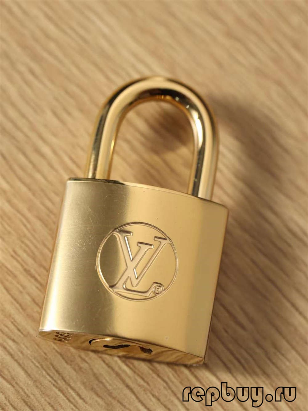 Louis Vuitton M45165 VANITY Small Top Replica Handbag Logo and Closure Detail (2022 Updated)-Best Quality Fake designer Bag Review, Replica designer bag ru Louis Vuitton M45165 VANITY Small Top Replica Handbag Logo and Closure Detail (2022 Updated)-Best Quality Fake designer Bag Review, Replica designer bag ru