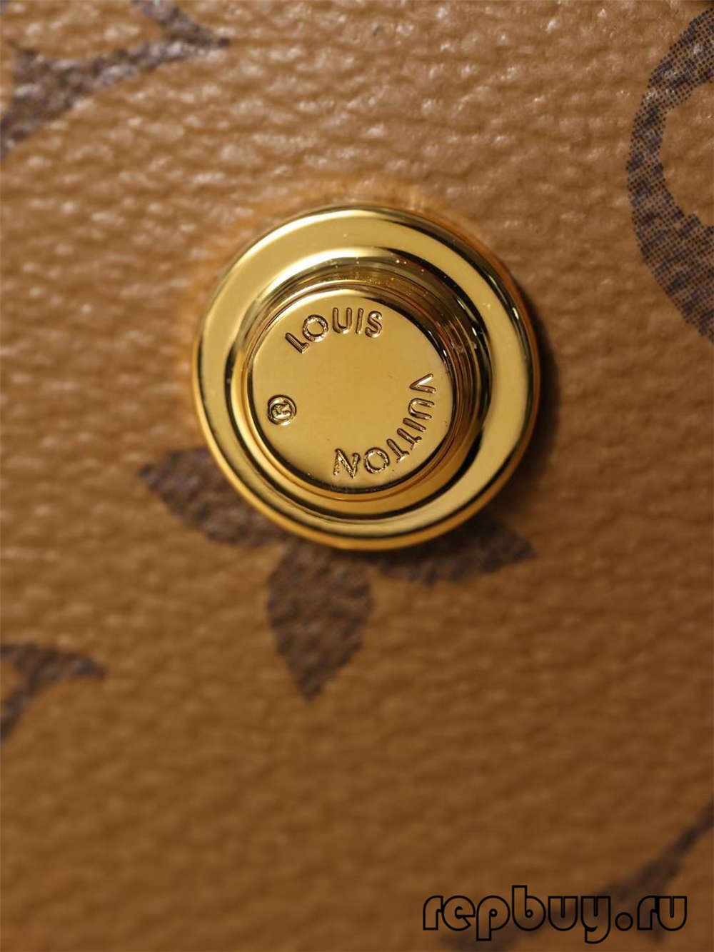 Louis Vuitton M45165 VANITY Small Top Replica Handbag Logo and Closure Detail (2022 Updated)-Best Quality Fake designer Bag Review, Replica designer bag ru Louis Vuitton M45165 VANITY Small Top Replica Handbag Logo and Closure Detail (2022 Updated)-Best Quality Fake designer Bag Review, Replica designer bag ru