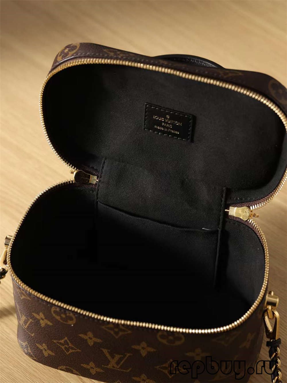 Louis Vuitton M45165 VANITY Small Top Replica Handbag Logo and Closure Detail (2022 Updated)-Best Quality Fake designer Bag Review, Replica designer bag ru Louis Vuitton M45165 VANITY Small Top Replica Handbag Logo and Closure Detail (2022 Updated)-Best Quality Fake designer Bag Review, Replica designer bag ru