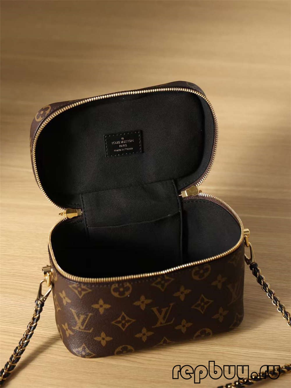 Louis Vuitton M45165 VANITY Small Top Replica Handbag Logo and Closure Detail (2022 Updated)-Best Quality Fake designer Bag Review, Replica designer bag ru Louis Vuitton M45165 VANITY Small Top Replica Handbag Logo and Closure Detail (2022 Updated)-Best Quality Fake designer Bag Review, Replica designer bag ru
