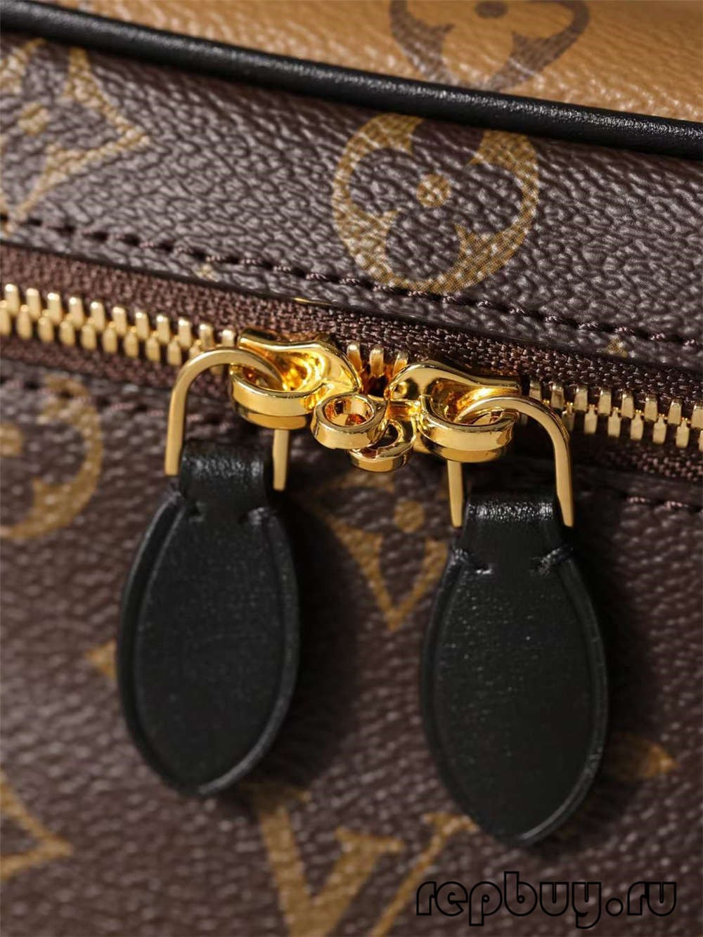 Louis Vuitton M45165 VANITY Small Top Replica Handbag Logo and Closure Detail (2022 Updated)-Best Quality Fake designer Bag Review, Replica designer bag ru Louis Vuitton M45165 VANITY Small Top Replica Handbag Logo and Closure Detail (2022 Updated)-Best Quality Fake designer Bag Review, Replica designer bag ru