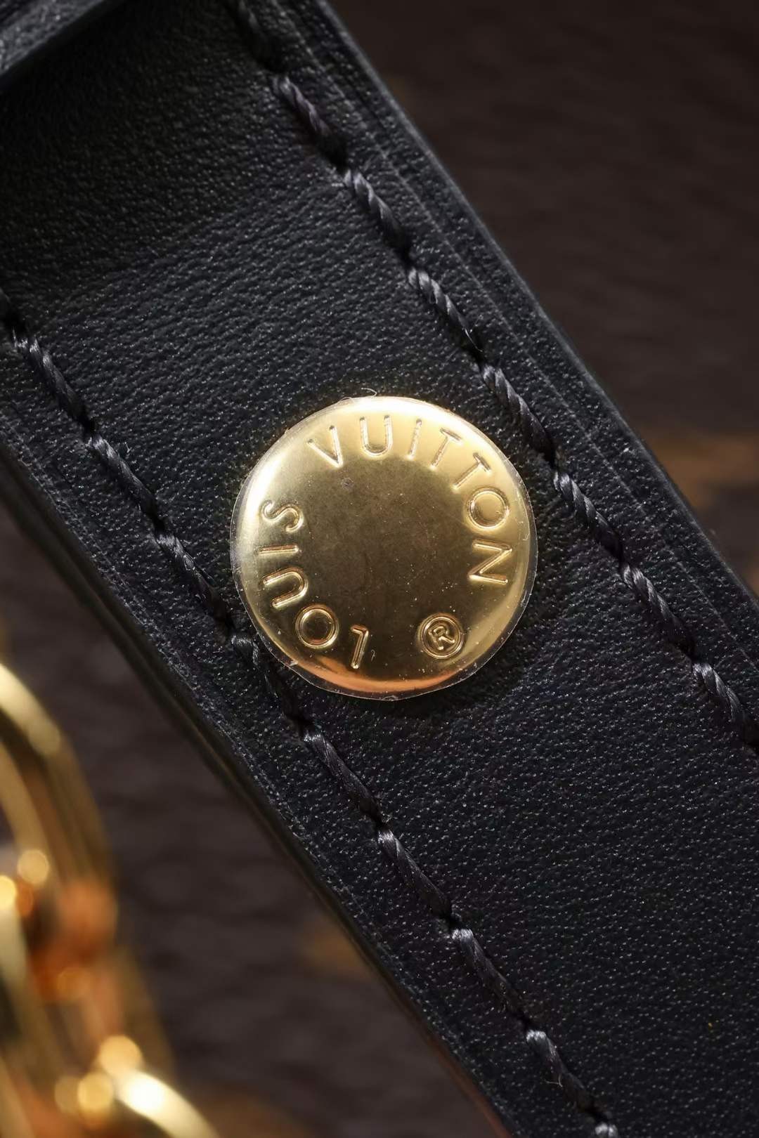 Louis Vuitton M45831 BOULOGNE top replica handbags Logo and metal stud detail (2022 Updated)-Best Quality Fake designer Bag Review, Replica designer bag ru Louis Vuitton M45831 BOULOGNE top replica handbags Logo and metal stud detail (2022 Updated)-Best Quality Fake designer Bag Review, Replica designer bag ru