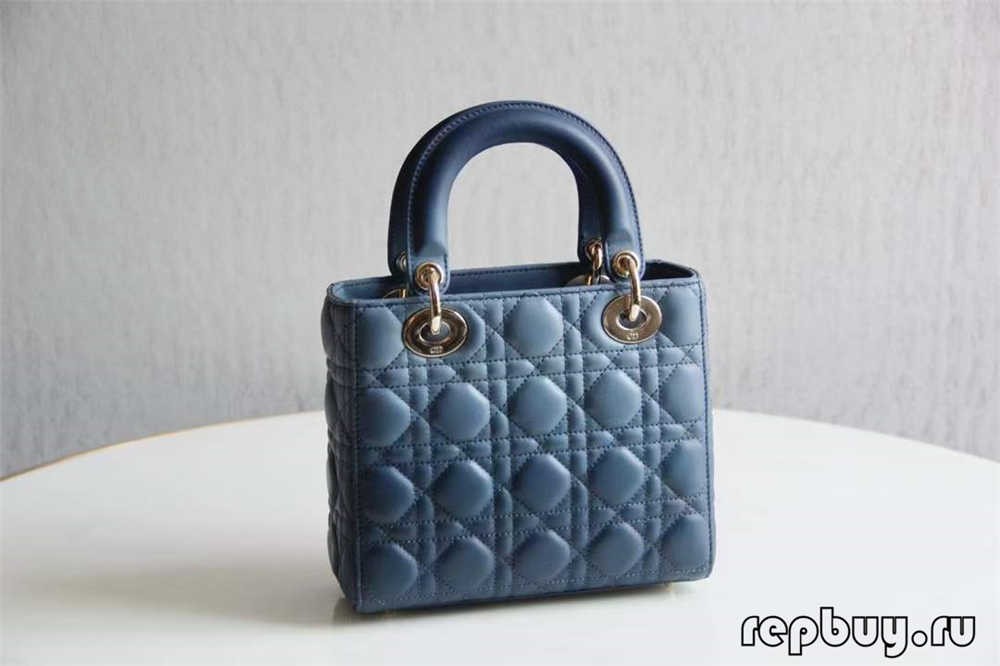 图片包含 装饰品, 桌子, 小, 袋子
描述已自动生成