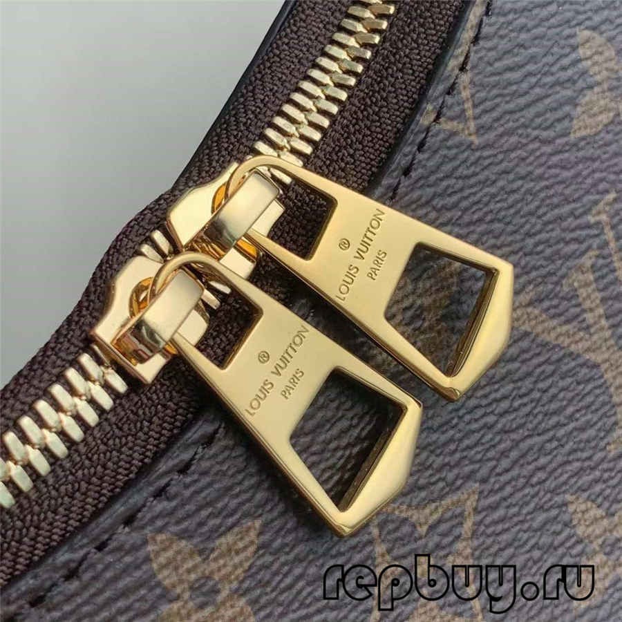 图片包含 武器, 刀, 游戏机
描述已自动生成