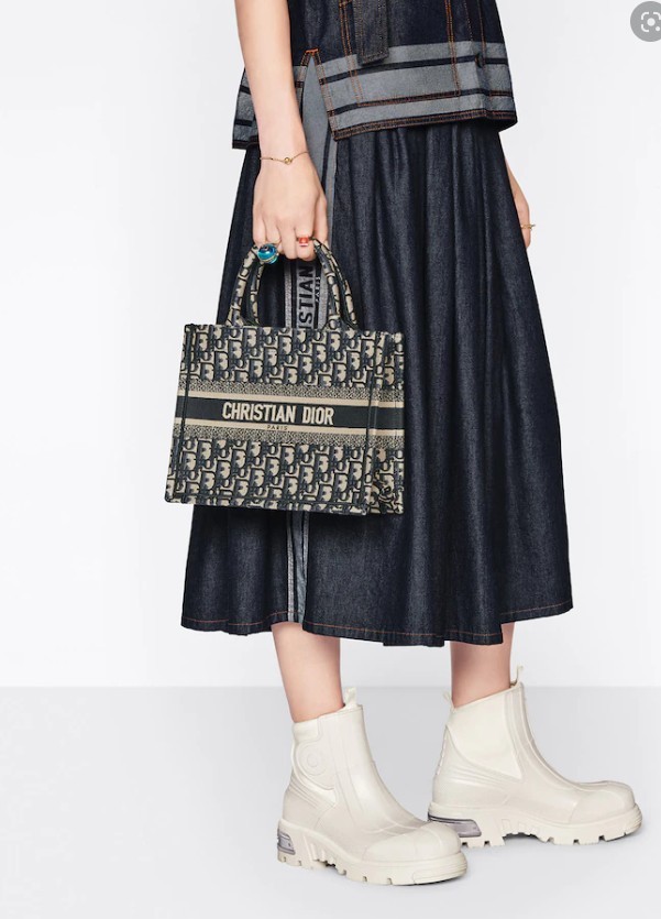 Dior Book Tote has a new small size, with sizes increasing to 4 (2022 latest)-Best Quality Fake designer Bag Review, Replica designer bag ru