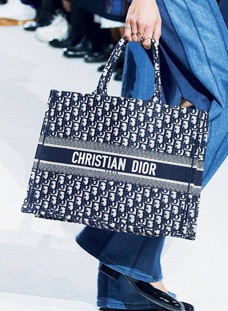 The most comprehensive Dior Book Tote introduction and replica bags buying advice (2022 update)-Best Quality Fake designer Bag Review, Replica designer bag ru The most comprehensive Dior Book Tote introduction and replica bags buying advice (2022 update)-Best Quality Fake designer Bag Review, Replica designer bag ru