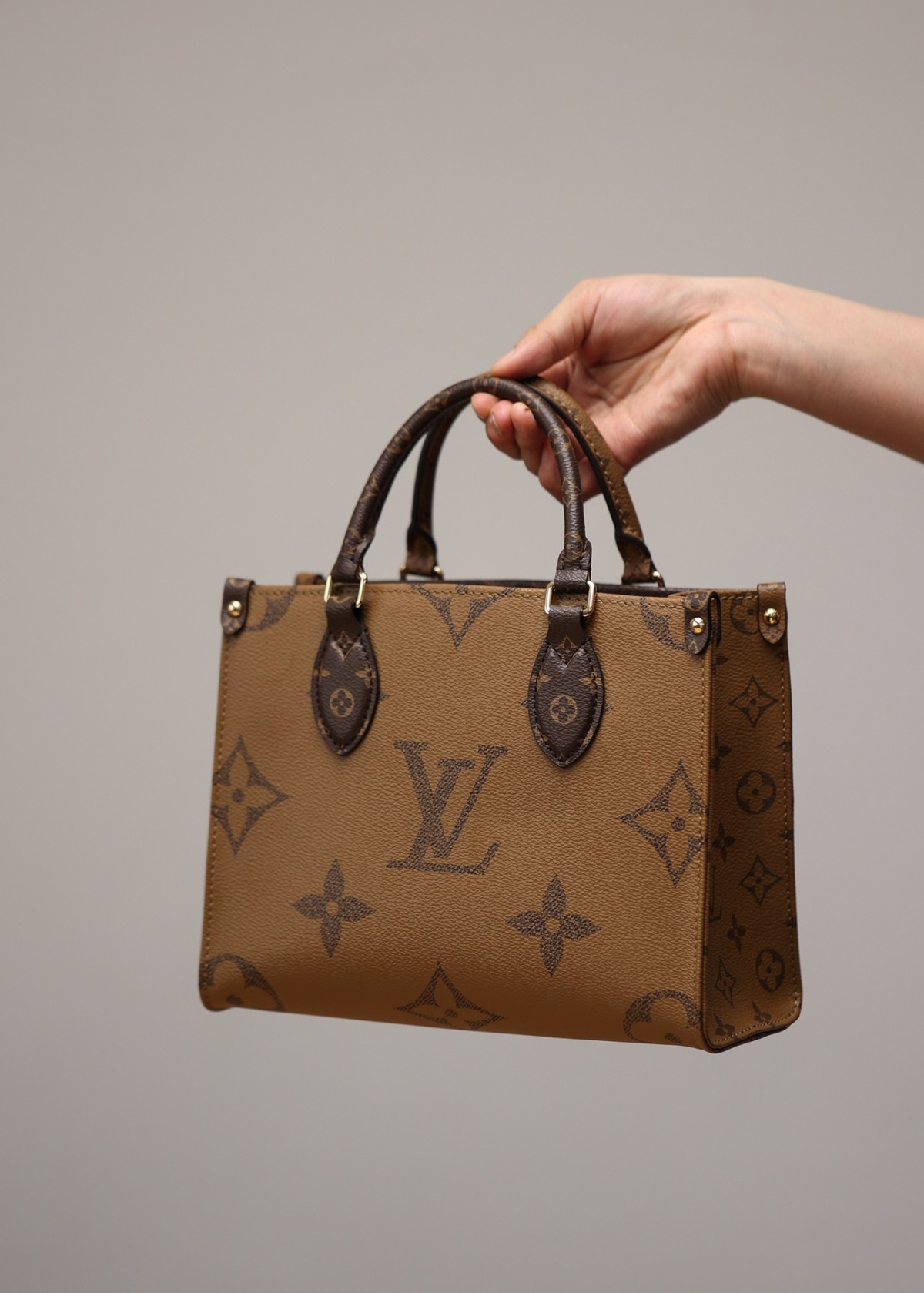 How good quality is a Shebag M46373 ONTHEGO small size?(2023 style with wide shoulder straps)-Best Quality Fake designer Bag Review, Replica designer bag ru How good quality is a Shebag M46373 ONTHEGO small size?(2023 style with wide shoulder straps)-Best Quality Fake designer Bag Review, Replica designer bag ru