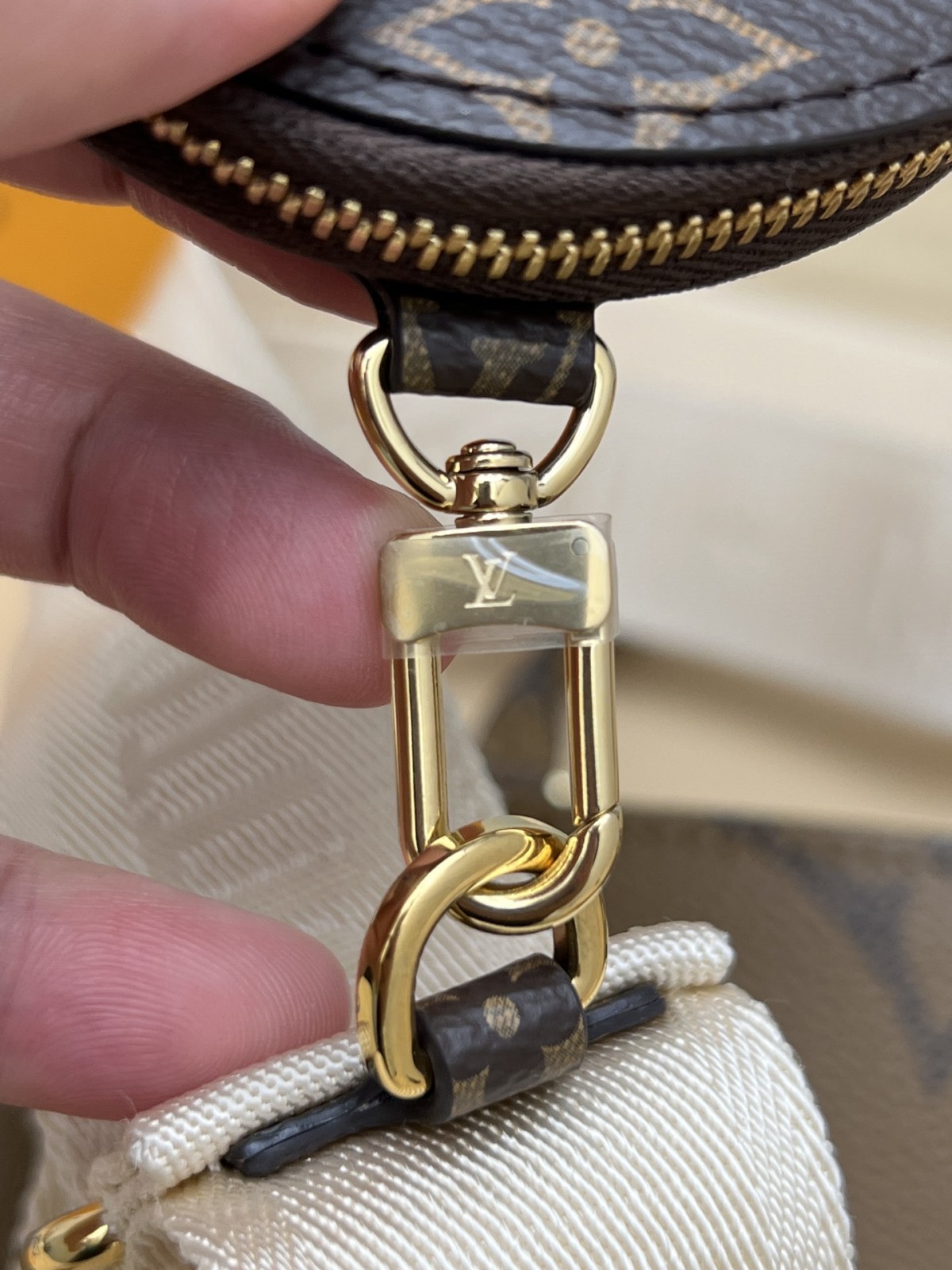 How good quality is a Shebag M46373 ONTHEGO small size?(2023 style with wide shoulder straps)-Best Quality Fake designer Bag Review, Replica designer bag ru How good quality is a Shebag M46373 ONTHEGO small size?(2023 style with wide shoulder straps)-Best Quality Fake designer Bag Review, Replica designer bag ru