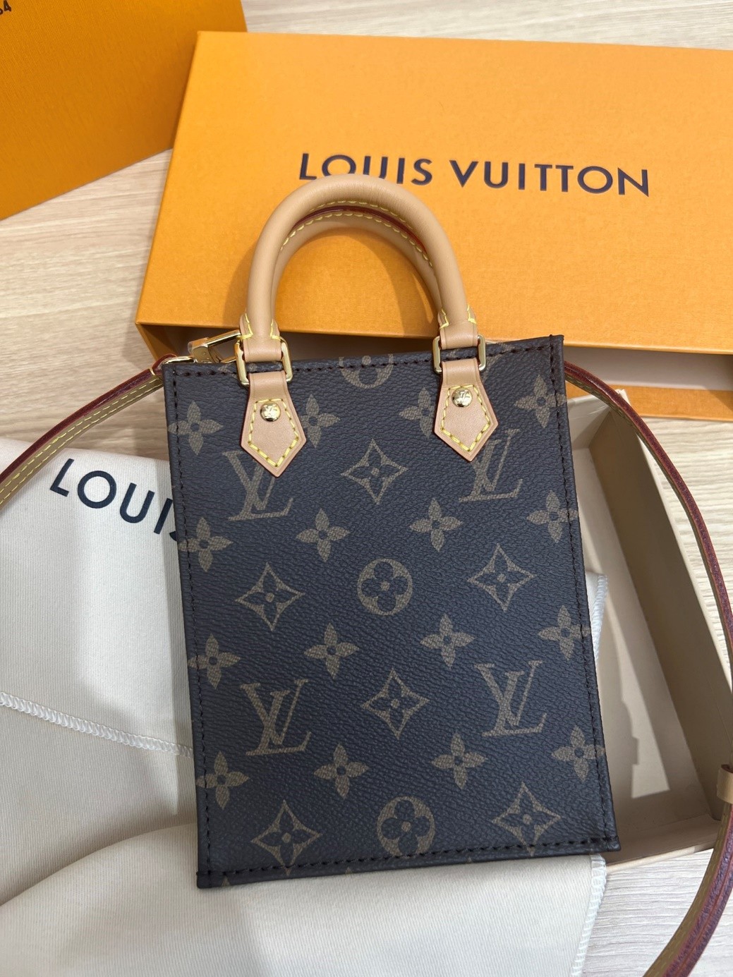 How good quality is a Shebag Louis Vuitton PETIT SAC PLAT bag(2023 udpated)-Best Quality Fake designer Bag Review, Replica designer bag ru How good quality is a Shebag Louis Vuitton PETIT SAC PLAT bag(2023 udpated)-Best Quality Fake designer Bag Review, Replica designer bag ru