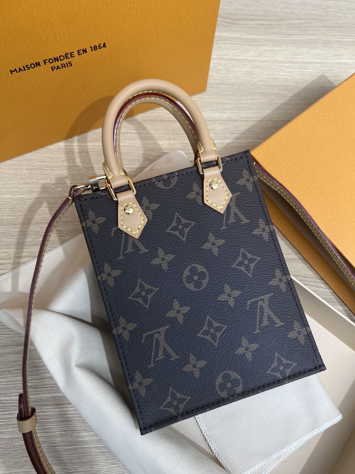How good quality is a Shebag Louis Vuitton PETIT SAC PLAT bag(2023 udpated)-Best Quality Fake designer Bag Review, Replica designer bag ru How good quality is a Shebag Louis Vuitton PETIT SAC PLAT bag(2023 udpated)-Best Quality Fake designer Bag Review, Replica designer bag ru