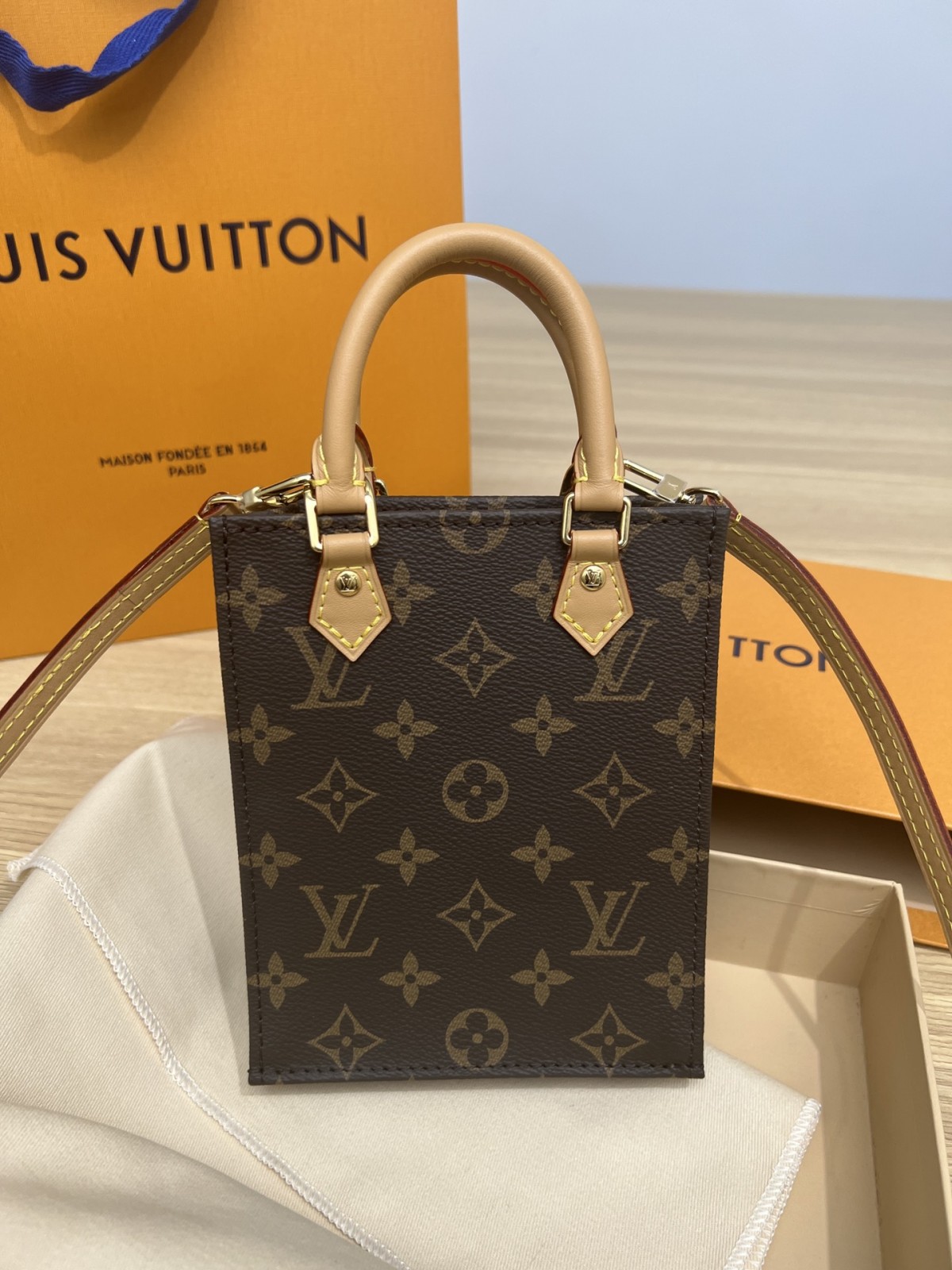 How good quality is a Shebag Louis Vuitton PETIT SAC PLAT bag(2023 udpated)-Best Quality Fake designer Bag Review, Replica designer bag ru How good quality is a Shebag Louis Vuitton PETIT SAC PLAT bag(2023 udpated)-Best Quality Fake designer Bag Review, Replica designer bag ru