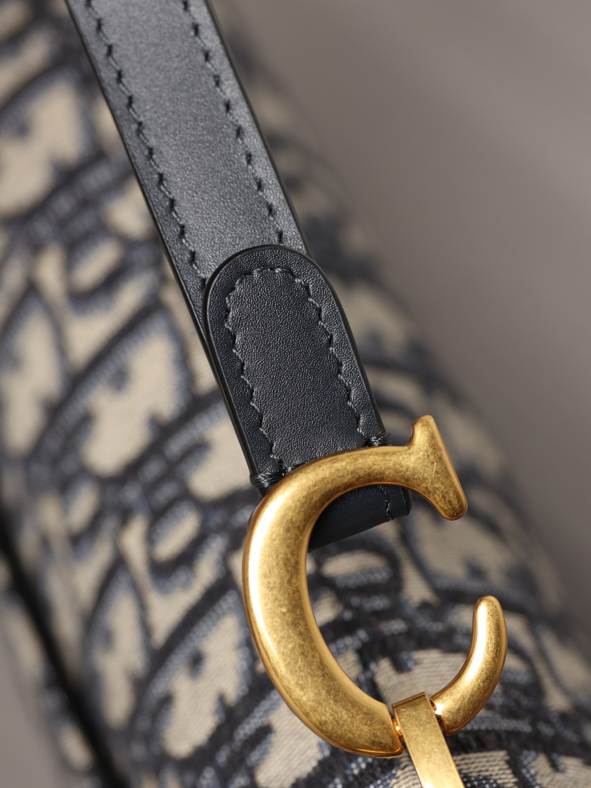 How good quality is a Shebag Dior Saddle bag and Montaigne 30 bag? (2023 Week 42)-Best Quality Fake designer Bag Review, Replica designer bag ru How good quality is a Shebag Dior Saddle bag and Montaigne 30 bag? (2023 Week 42)-Best Quality Fake designer Bag Review, Replica designer bag ru