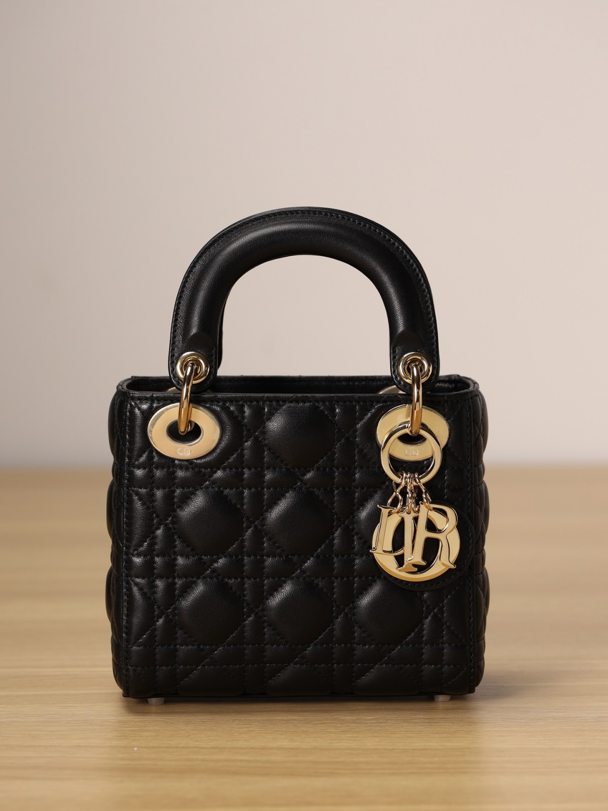 How good quality is a Shebag Lady Dior bag? (2023 Week 42)-Best Quality Fake designer Bag Review, Replica designer bag ru How good quality is a Shebag Lady Dior bag? (2023 Week 42)-Best Quality Fake designer Bag Review, Replica designer bag ru