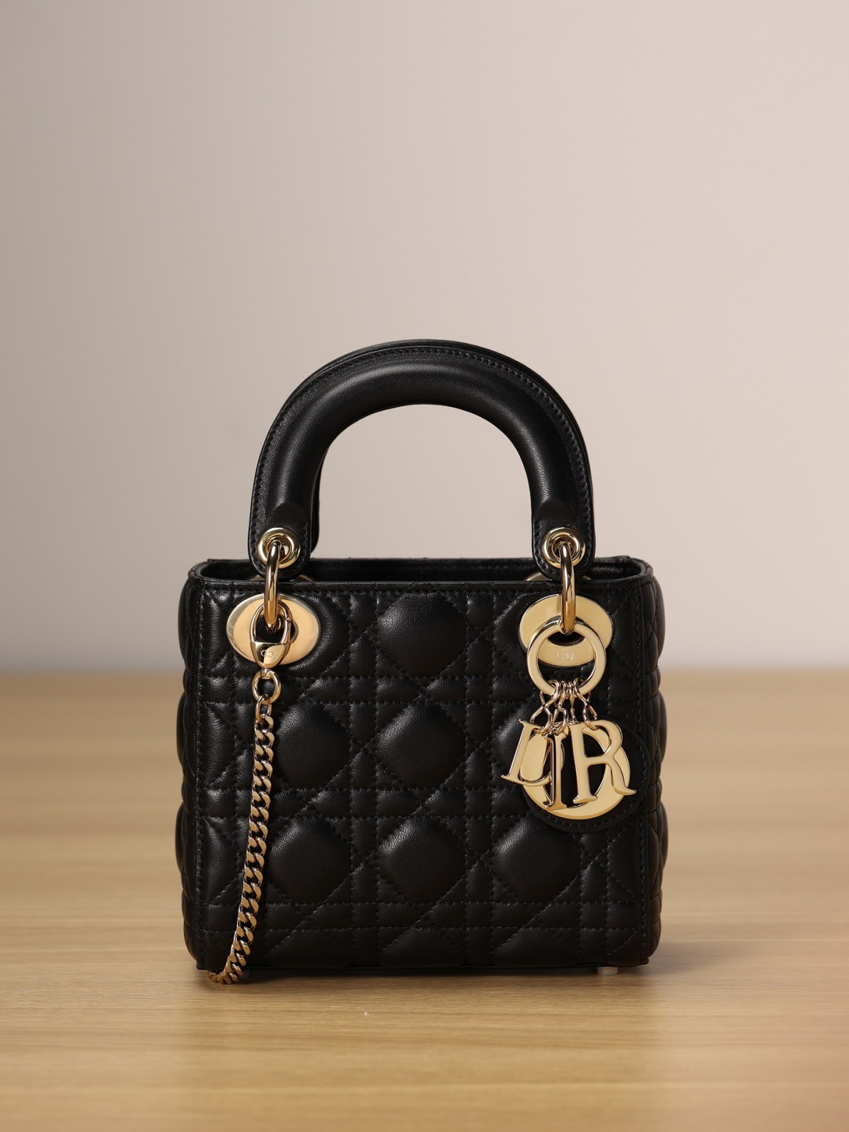 How good quality is a Shebag Lady Dior bag? (2023 Week 42)-Best Quality Fake designer Bag Review, Replica designer bag ru How good quality is a Shebag Lady Dior bag? (2023 Week 42)-Best Quality Fake designer Bag Review, Replica designer bag ru