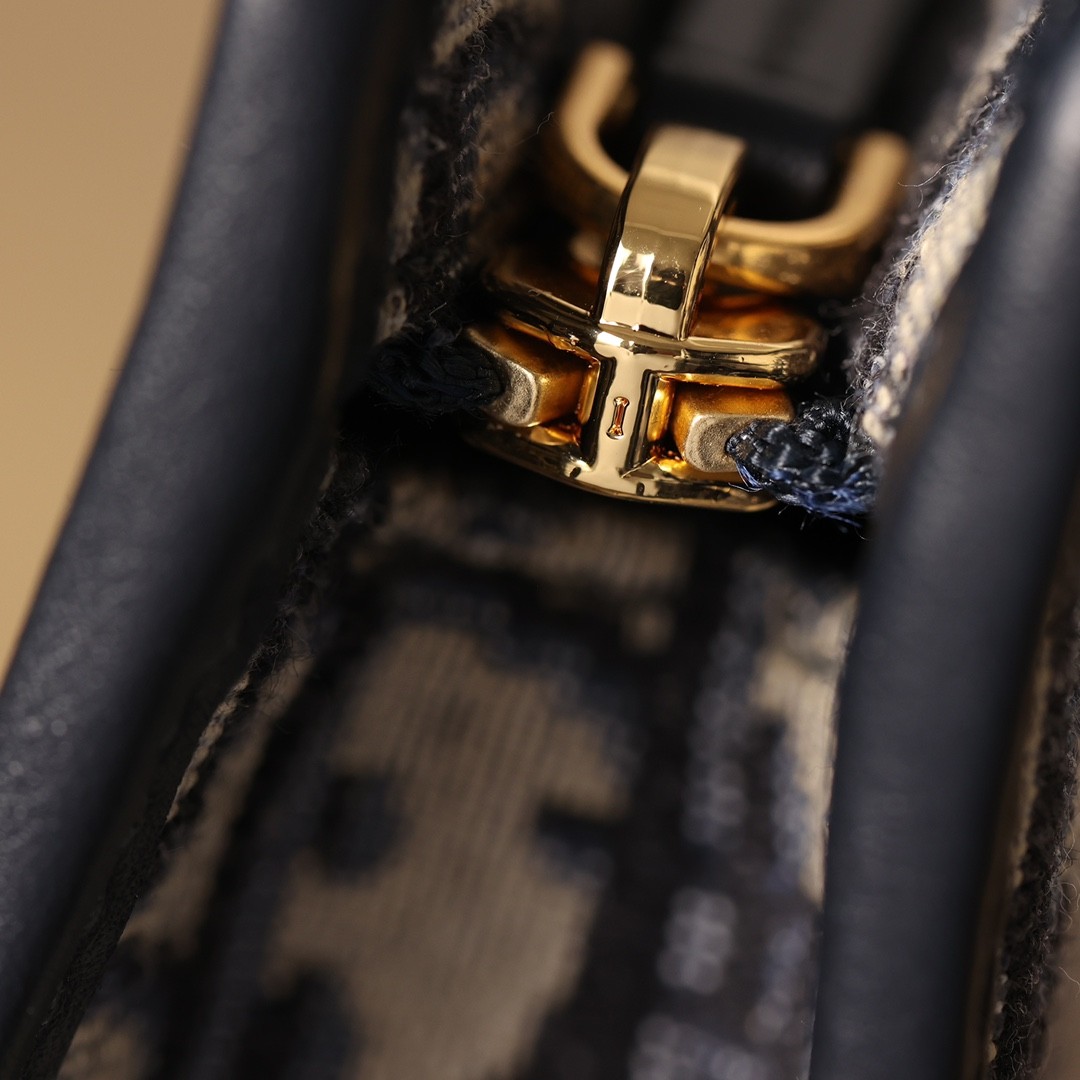 How good quality is Shebag Dior 30 Montaigne Pouch bag?(2023 Week 43)-Best Quality Fake designer Bag Review, Replica designer bag ru How good quality is Shebag Dior 30 Montaigne Pouch bag?(2023 Week 43)-Best Quality Fake designer Bag Review, Replica designer bag ru