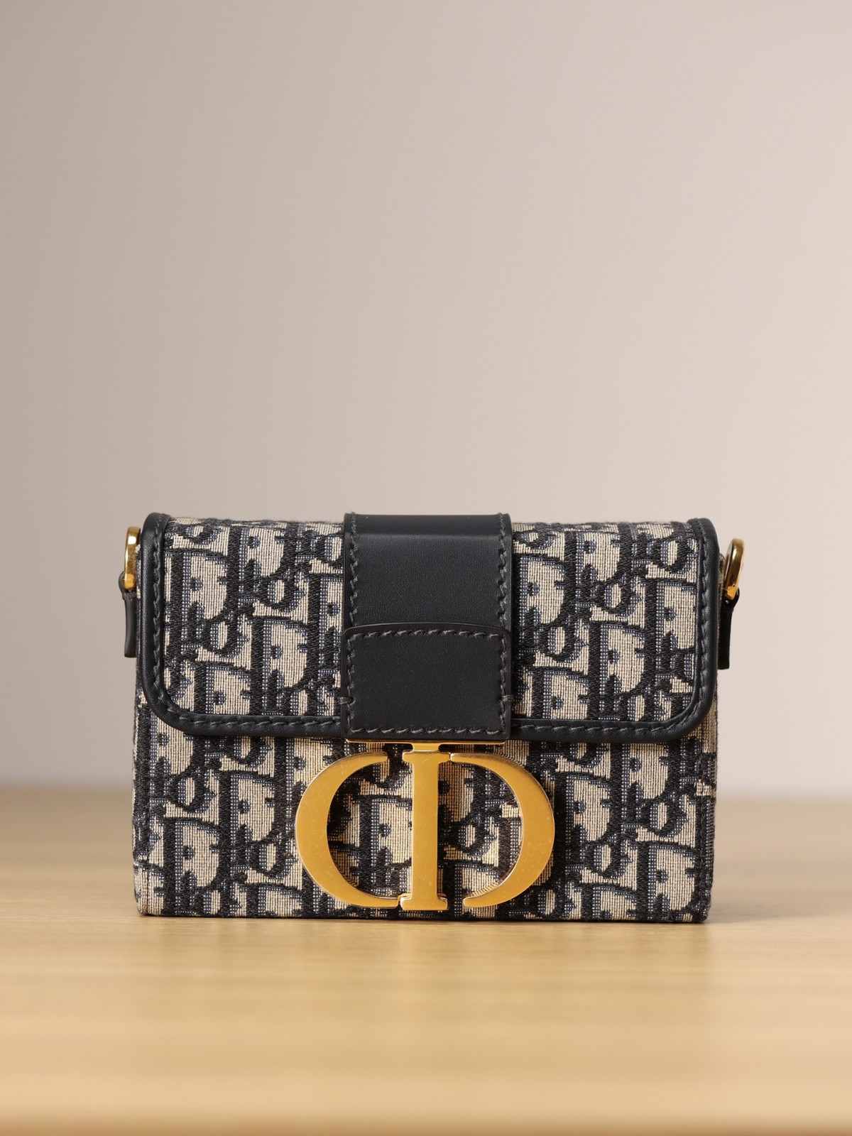 How good quality is a Shebag replica Dior 30 Montaigne mini bag (2023 Week 43)-Best Quality Fake designer Bag Review, Replica designer bag ru