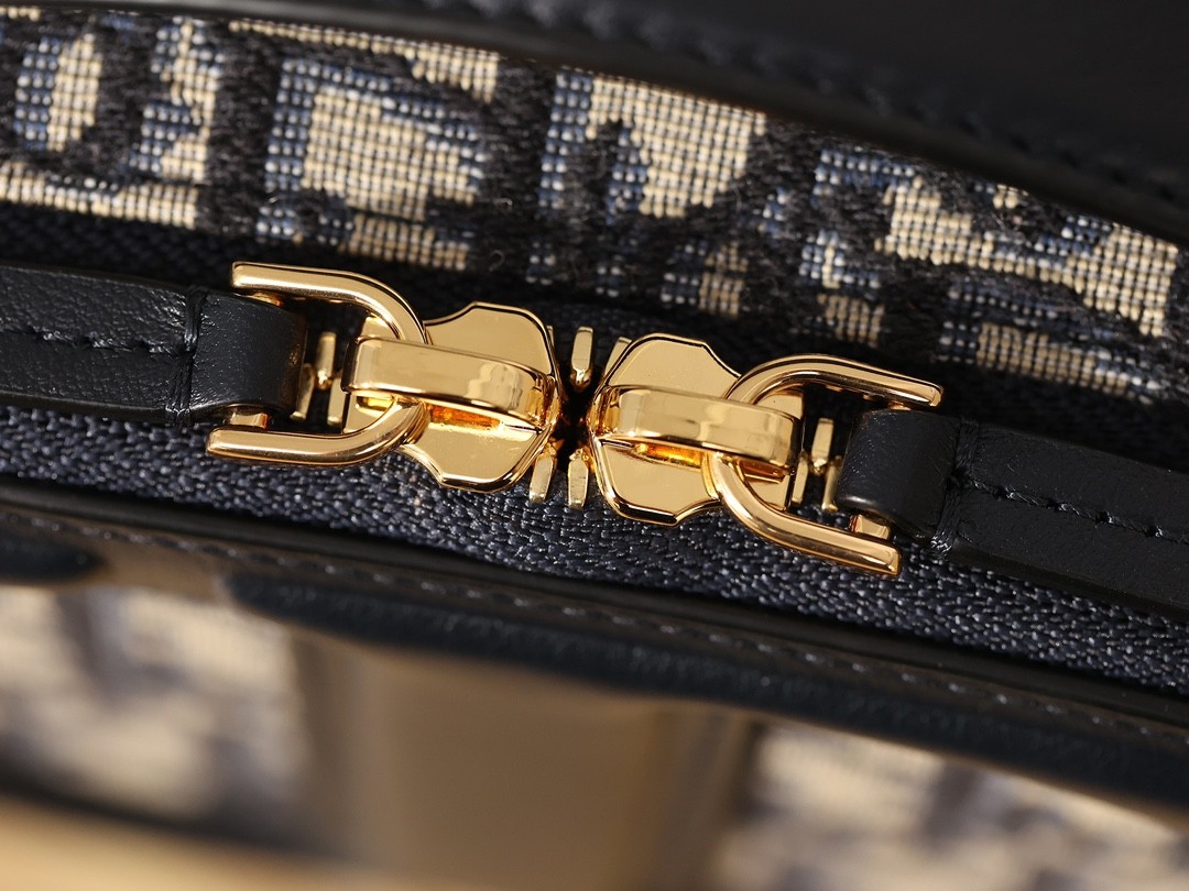 How good quality is a Shebag replica Dior CD Signature bag? (2023 updated)-Best Quality Fake designer Bag Review, Replica designer bag ru How good quality is a Shebag replica Dior CD Signature bag? (2023 updated)-Best Quality Fake designer Bag Review, Replica designer bag ru