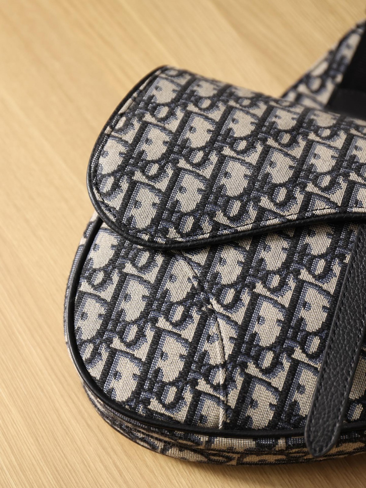 How good quality is a Shebag replica Dior saddle bag of black buckle for men? (2023 Updated)-Best Quality Fake designer Bag Review, Replica designer bag ru How good quality is a Shebag replica Dior saddle bag of black buckle for men? (2023 Updated)-Best Quality Fake designer Bag Review, Replica designer bag ru