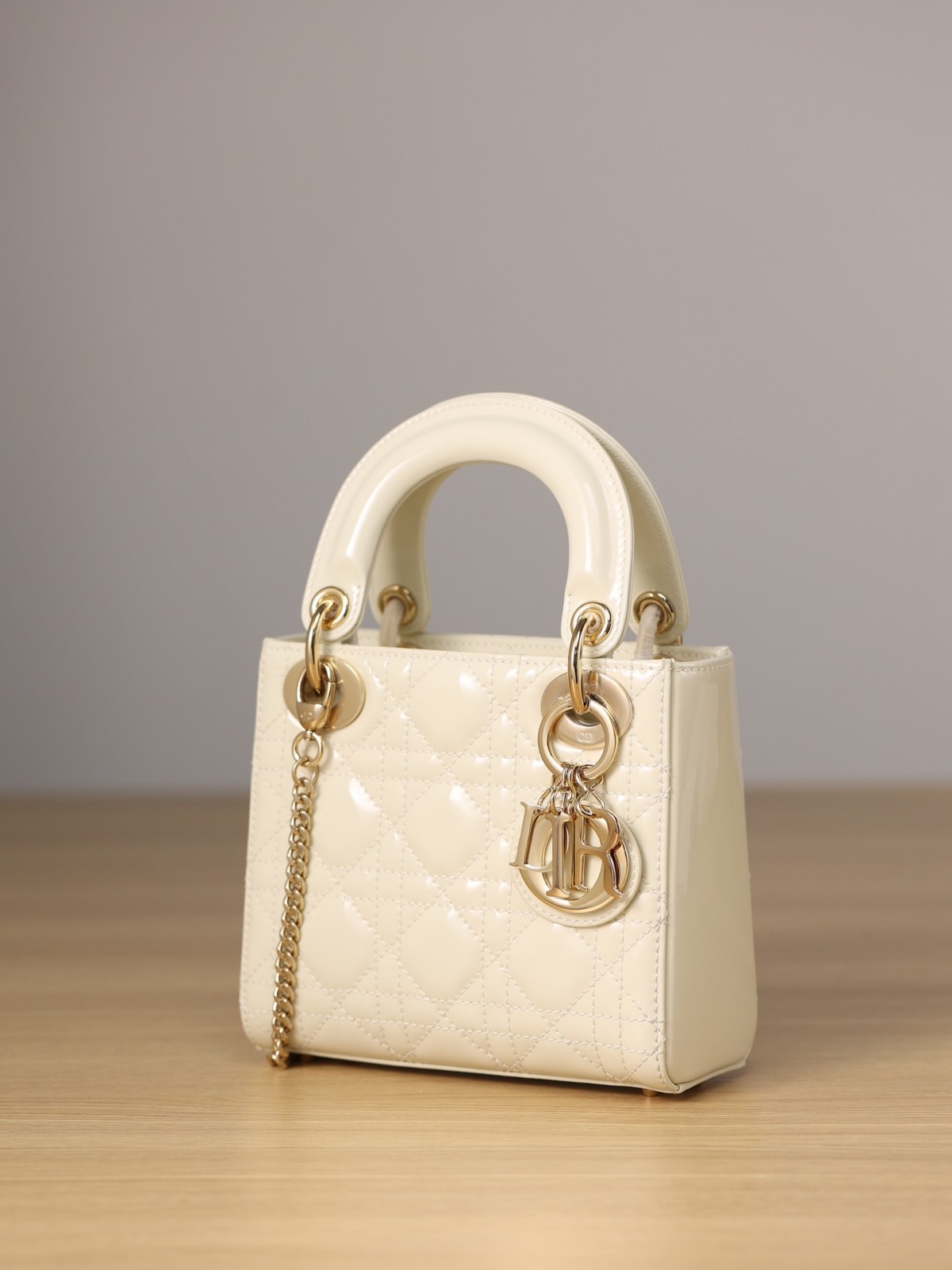 New Shebag replica——Paint leather Mini Lady Dior(2023 Week 50)-Best Quality Fake designer Bag Review, Replica designer bag ru New Shebag replica——Paint leather Mini Lady Dior(2023 Week 50)-Best Quality Fake designer Bag Review, Replica designer bag ru