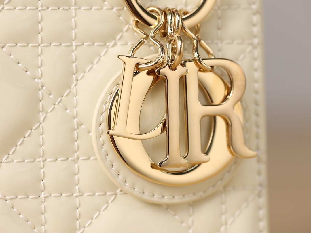 New Shebag replica——Paint leather Mini Lady Dior(2023 Week 50)-Best Quality Fake designer Bag Review, Replica designer bag ru New Shebag replica——Paint leather Mini Lady Dior(2023 Week 50)-Best Quality Fake designer Bag Review, Replica designer bag ru