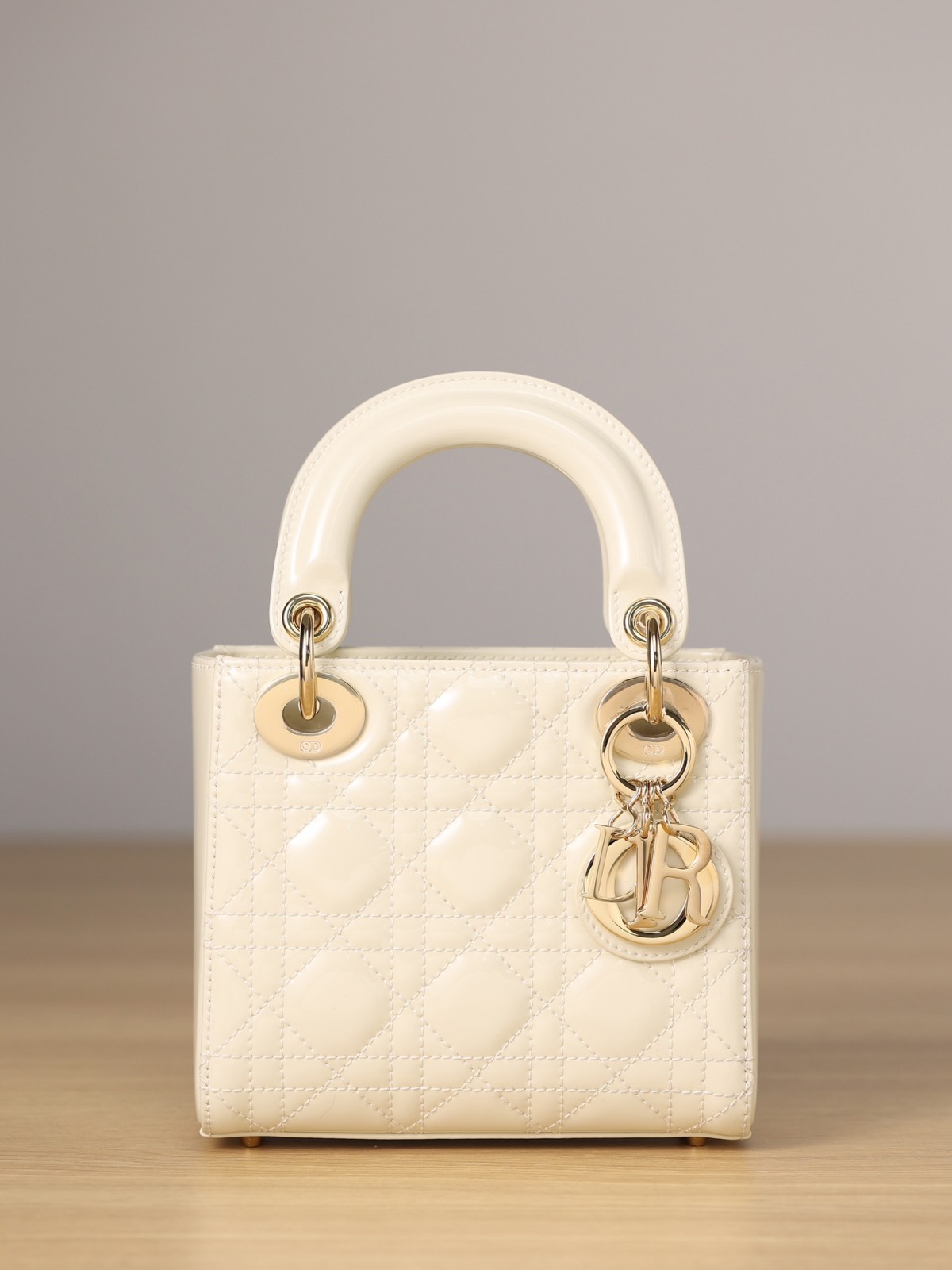 New Shebag replica——Paint leather Mini Lady Dior(2023 Week 50)-Best Quality Fake designer Bag Review, Replica designer bag ru New Shebag replica——Paint leather Mini Lady Dior(2023 Week 50)-Best Quality Fake designer Bag Review, Replica designer bag ru