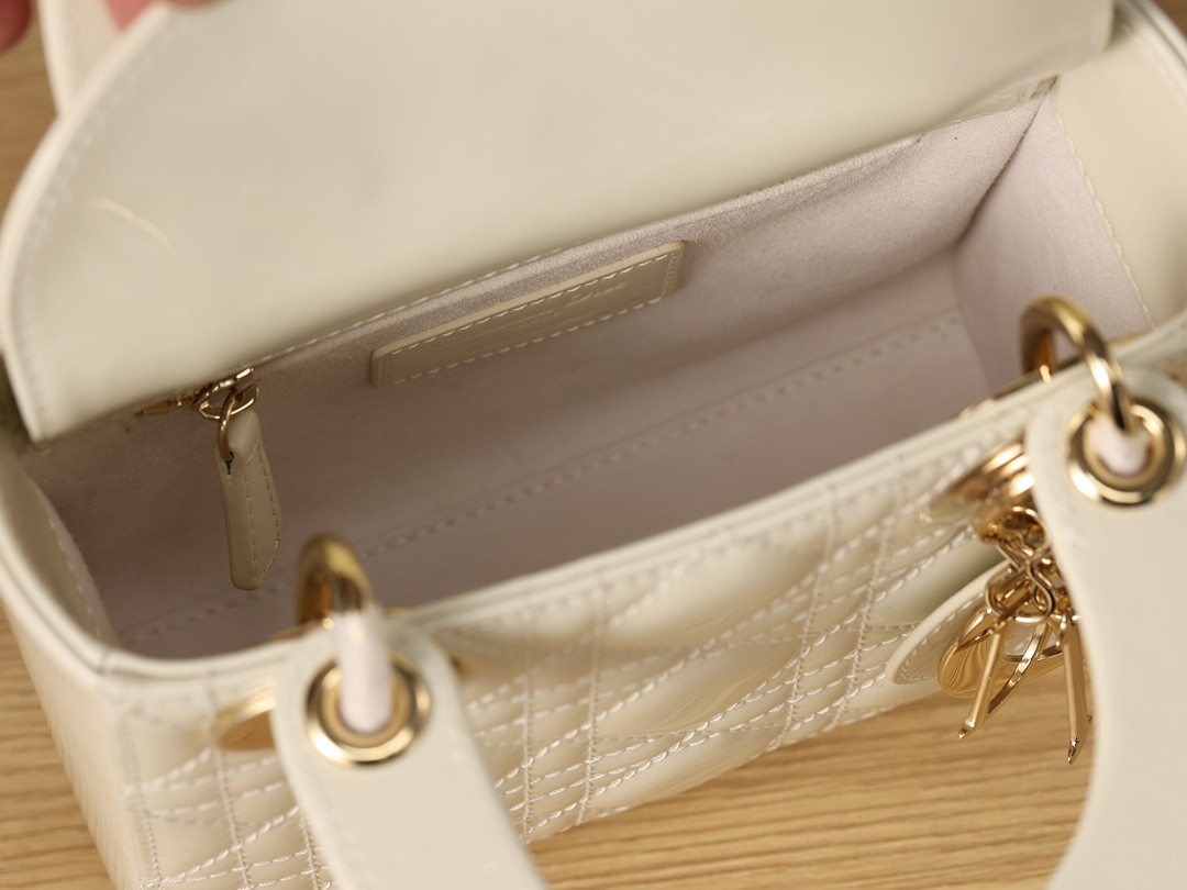 New Shebag replica——Paint leather Mini Lady Dior(2023 Week 50)-Best Quality Fake designer Bag Review, Replica designer bag ru New Shebag replica——Paint leather Mini Lady Dior(2023 Week 50)-Best Quality Fake designer Bag Review, Replica designer bag ru