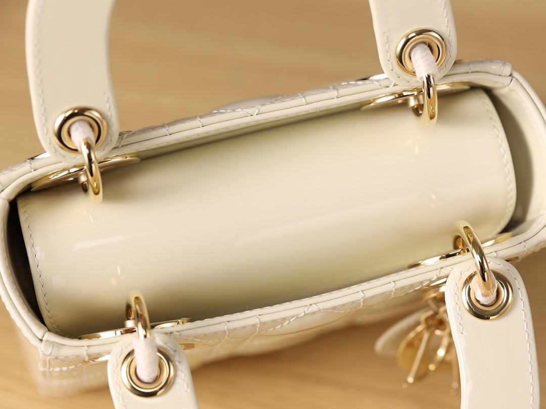 New Shebag replica——Paint leather Mini Lady Dior(2023 Week 50)-Best Quality Fake designer Bag Review, Replica designer bag ru New Shebag replica——Paint leather Mini Lady Dior(2023 Week 50)-Best Quality Fake designer Bag Review, Replica designer bag ru