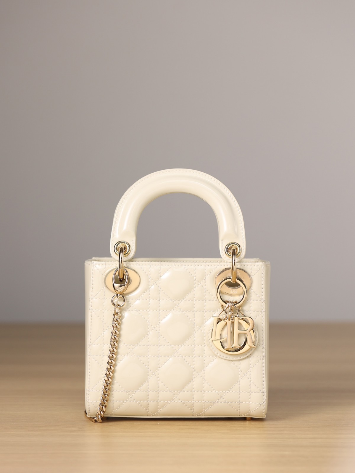New Shebag replica——Paint leather Mini Lady Dior(2023 Week 50)-Best Quality Fake designer Bag Review, Replica designer bag ru New Shebag replica——Paint leather Mini Lady Dior(2023 Week 50)-Best Quality Fake designer Bag Review, Replica designer bag ru