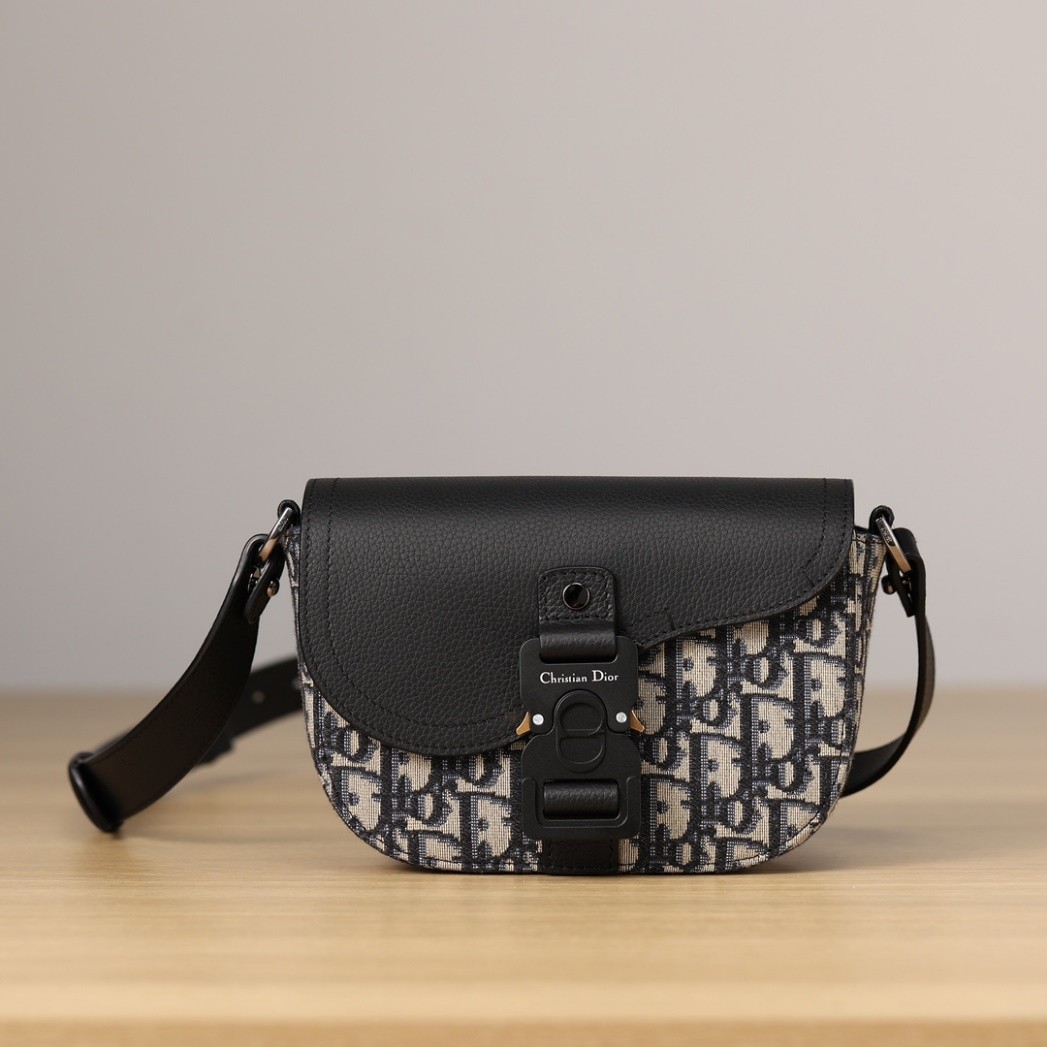 How good quality is Shebag New Dior Saddle bag?(2024 Week 5)-Best Quality Fake designer Bag Review, Replica designer bag ru How good quality is Shebag New Dior Saddle bag?(2024 Week 5)-Best Quality Fake designer Bag Review, Replica designer bag ru
