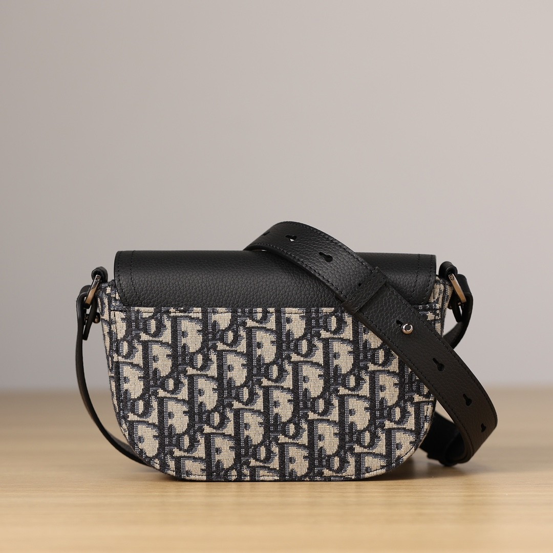 How good quality is Shebag New Dior Saddle bag?(2024 Week 5)-Best Quality Fake designer Bag Review, Replica designer bag ru How good quality is Shebag New Dior Saddle bag?(2024 Week 5)-Best Quality Fake designer Bag Review, Replica designer bag ru