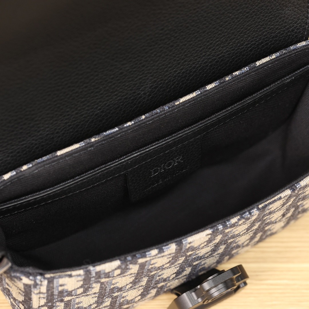 How good quality is Shebag New Dior Saddle bag?(2024 Week 5)-Best Quality Fake designer Bag Review, Replica designer bag ru How good quality is Shebag New Dior Saddle bag?(2024 Week 5)-Best Quality Fake designer Bag Review, Replica designer bag ru