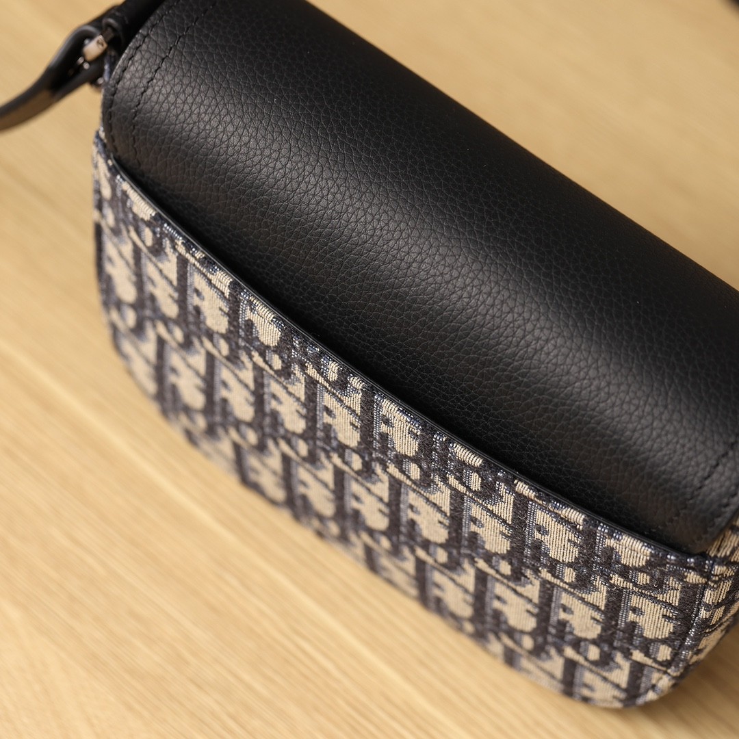 How good quality is Shebag New Dior Saddle bag?(2024 Week 5)-Best Quality Fake designer Bag Review, Replica designer bag ru How good quality is Shebag New Dior Saddle bag?(2024 Week 5)-Best Quality Fake designer Bag Review, Replica designer bag ru