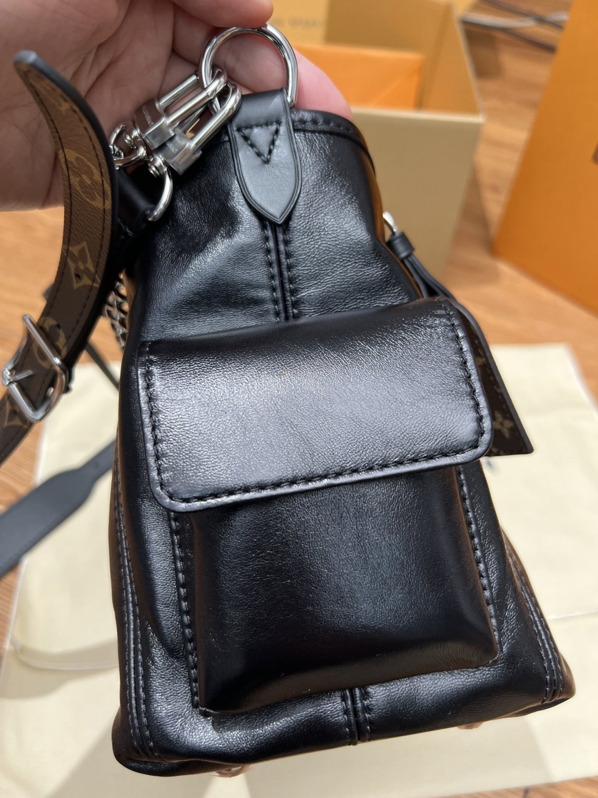 How good quality is a Shebag LV Carryall Cargo Dark with Lambskin？（2024 May Updated）-Best Quality Fake designer Bag Review, Replica designer bag ru