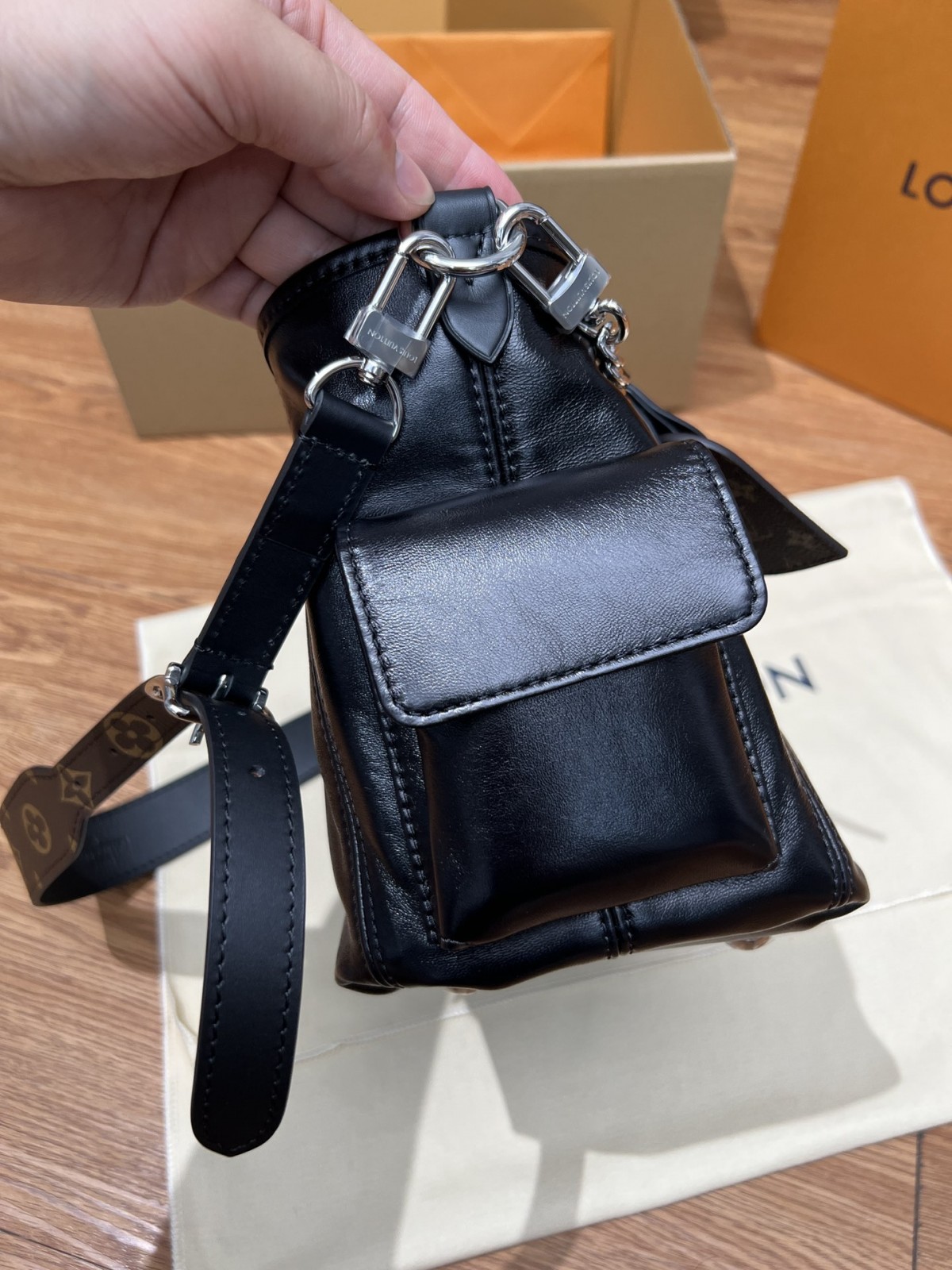 How good quality is a Shebag LV Carryall Cargo Dark with Lambskin？（2024 May Updated）-Best Quality Fake designer Bag Review, Replica designer bag ru