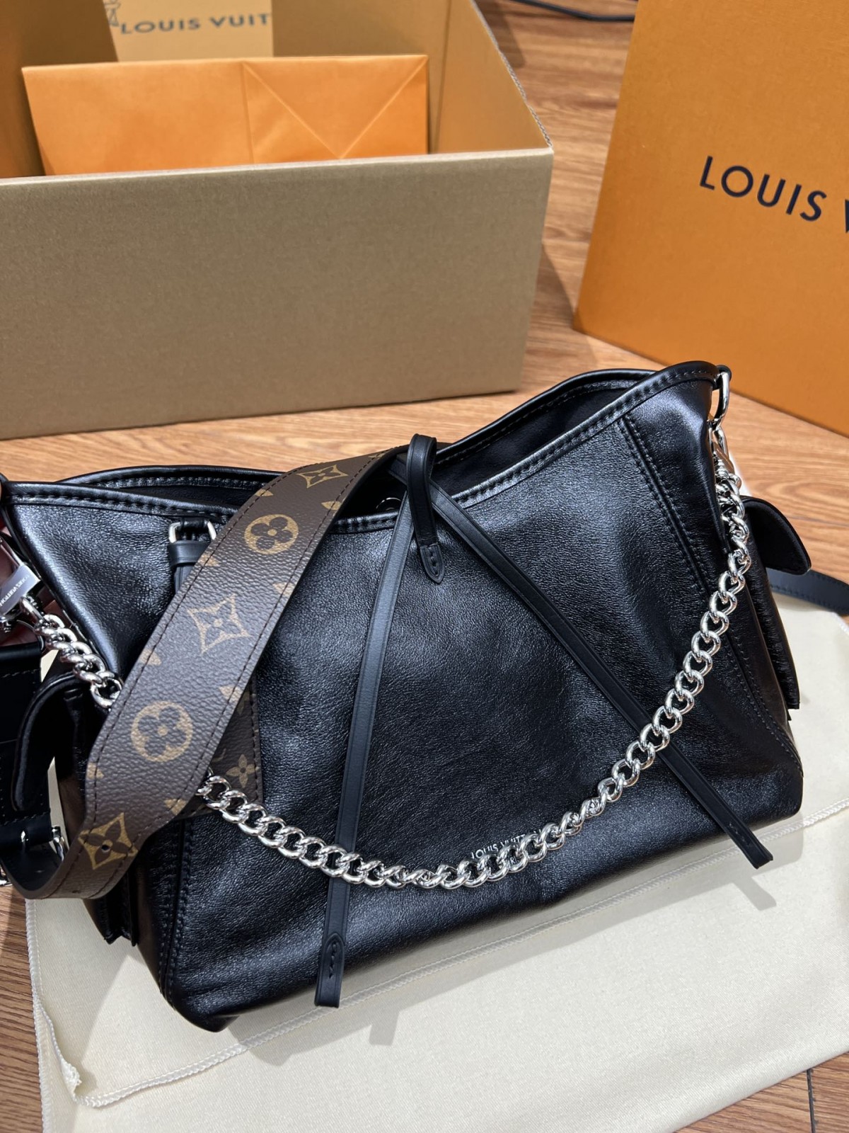 How good quality is a Shebag LV Carryall Cargo Dark with Lambskin？（2024 May Updated）-Best Quality Fake designer Bag Review, Replica designer bag ru