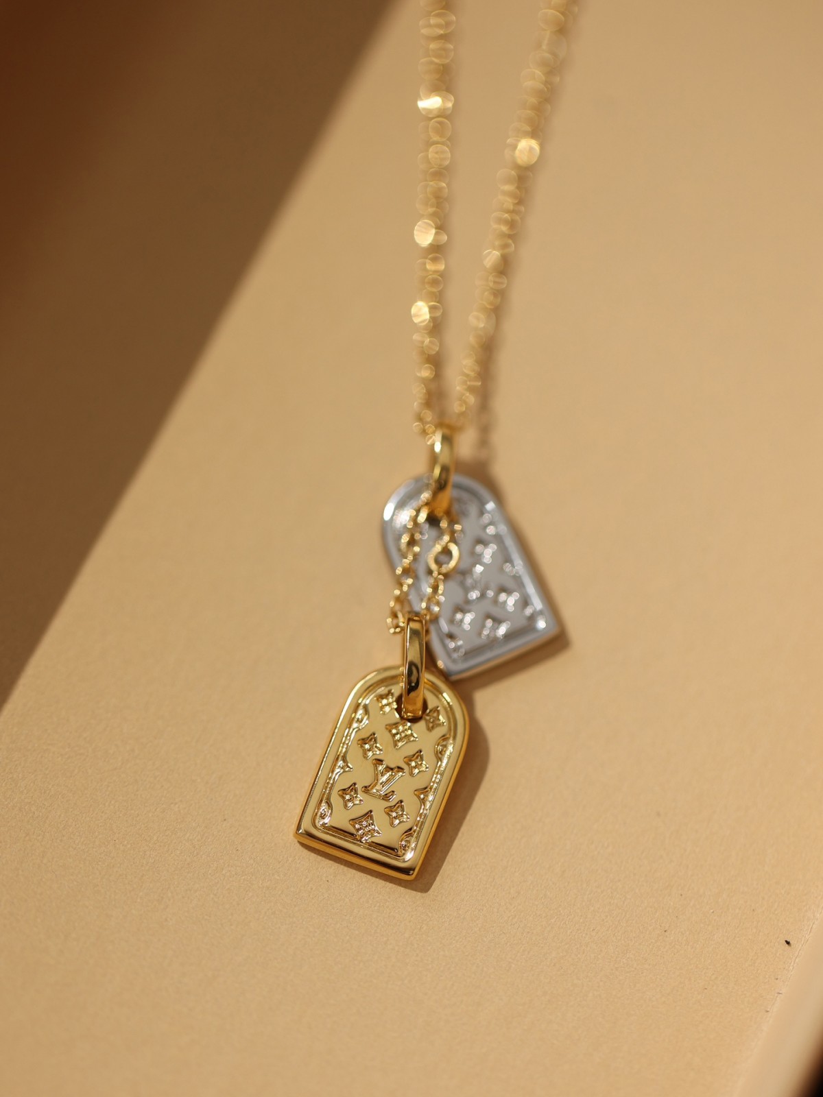 2024 Summer: Shebag M00599 LV PRECIOUS NANOGRAM necklace（2024 July updated）-Best Quality Fake designer Bag Review, Replica designer bag ru
