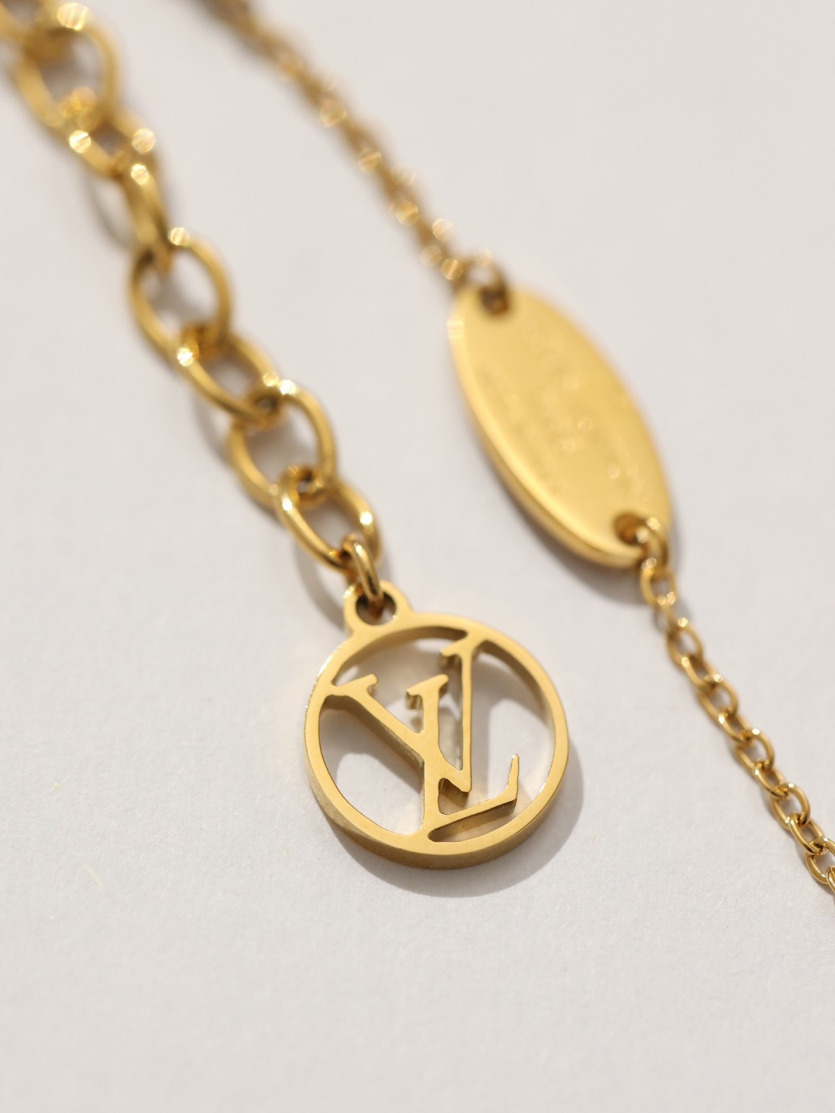 2024 Summer: Shebag M00599 LV PRECIOUS NANOGRAM necklace（2024 July updated）-Best Quality Fake designer Bag Review, Replica designer bag ru