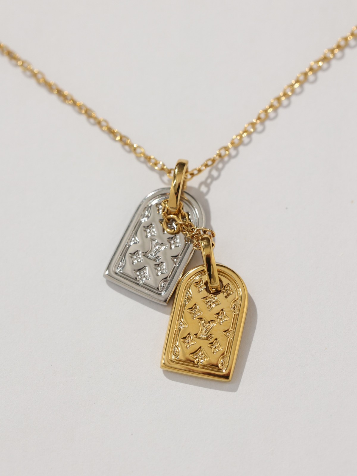 2024 Summer: Shebag M00599 LV PRECIOUS NANOGRAM necklace（2024 July updated）-Best Quality Fake designer Bag Review, Replica designer bag ru
